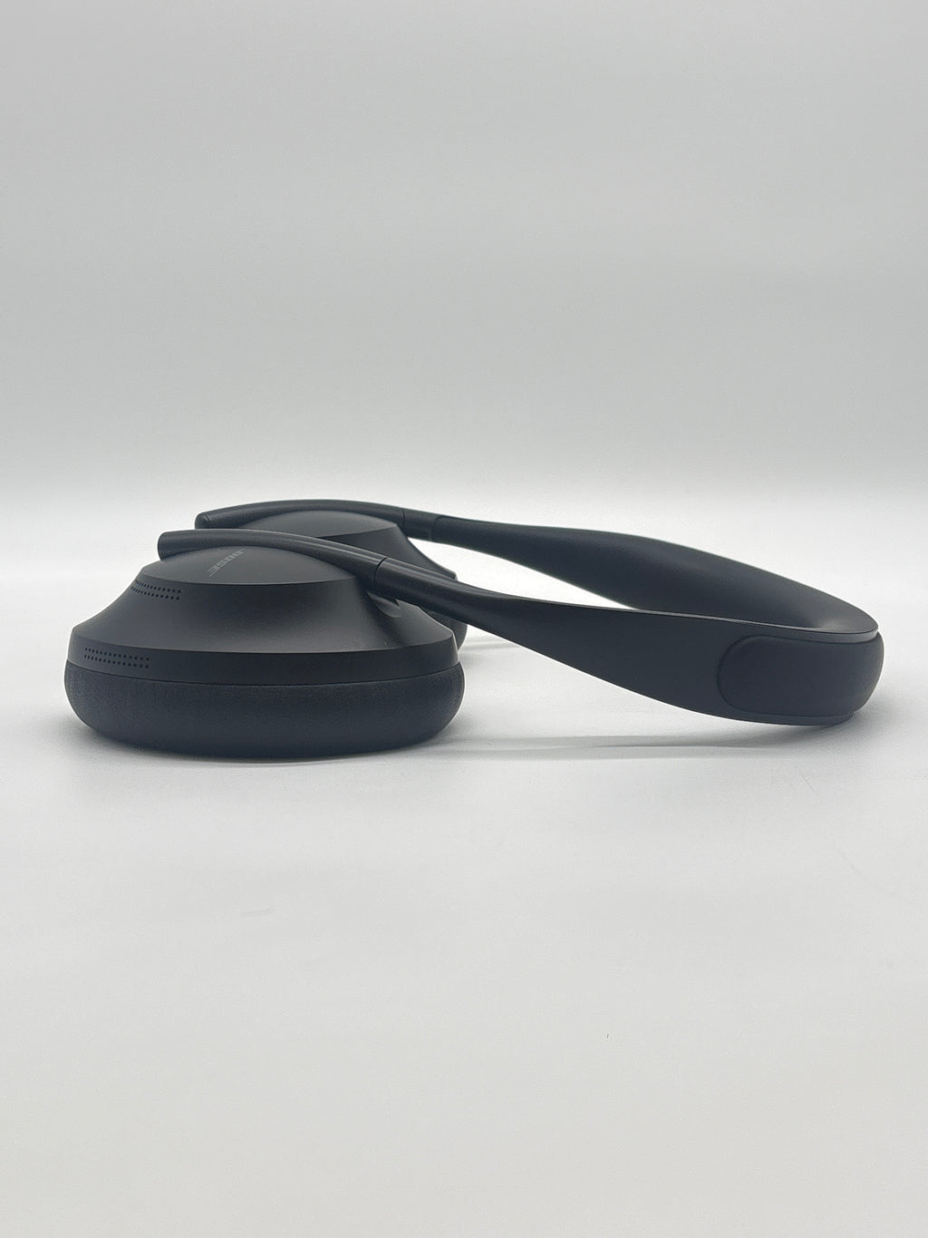 Bose Noise Cancelling Headphones 700 –  Black Used