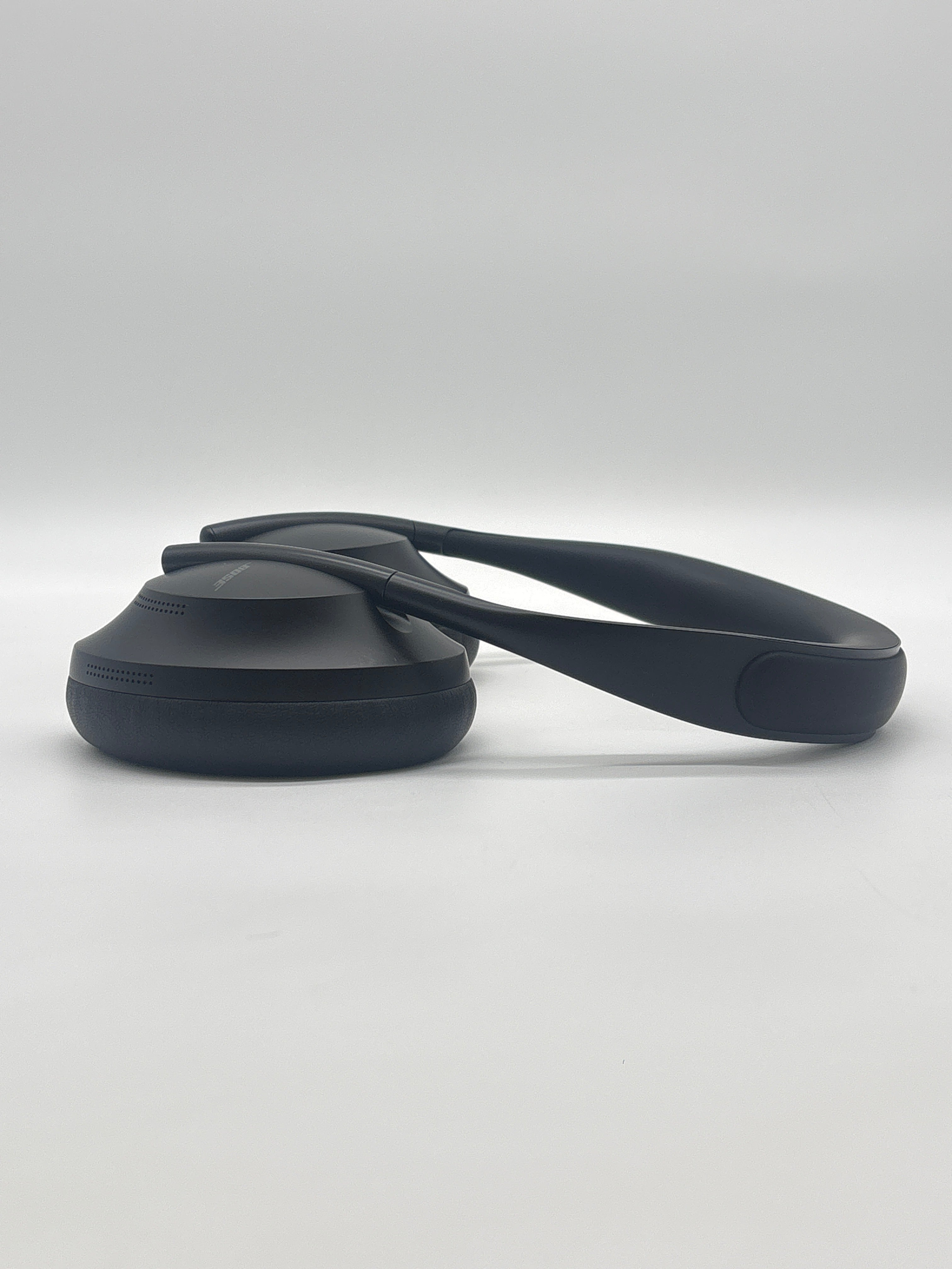 Bose Noise Cancelling Headphones 700 –  Black Used