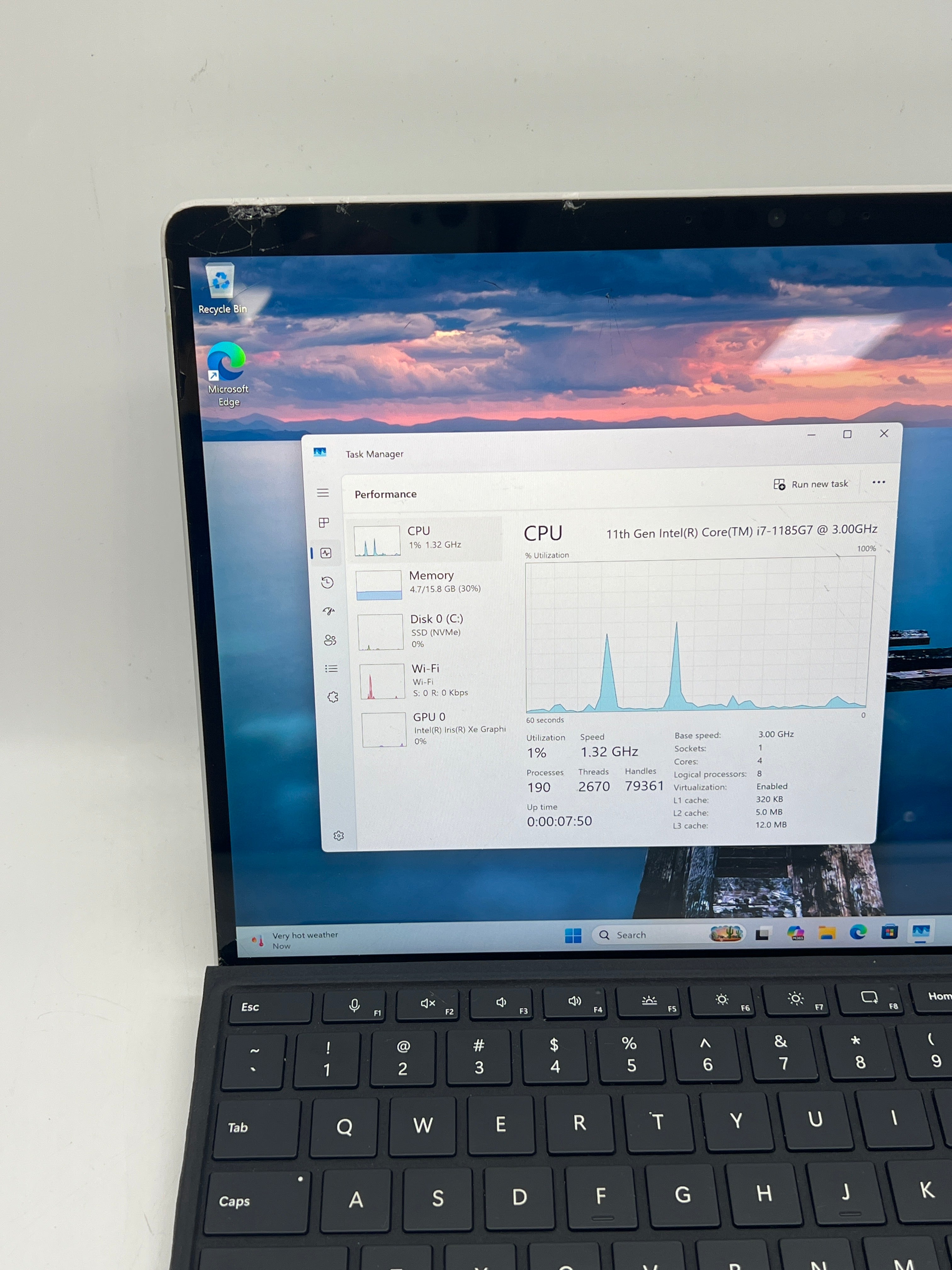 Microsoft Surface Pro 8 1982 i7-1185G7 16GB RAM 256GB SSD - Cracked screen