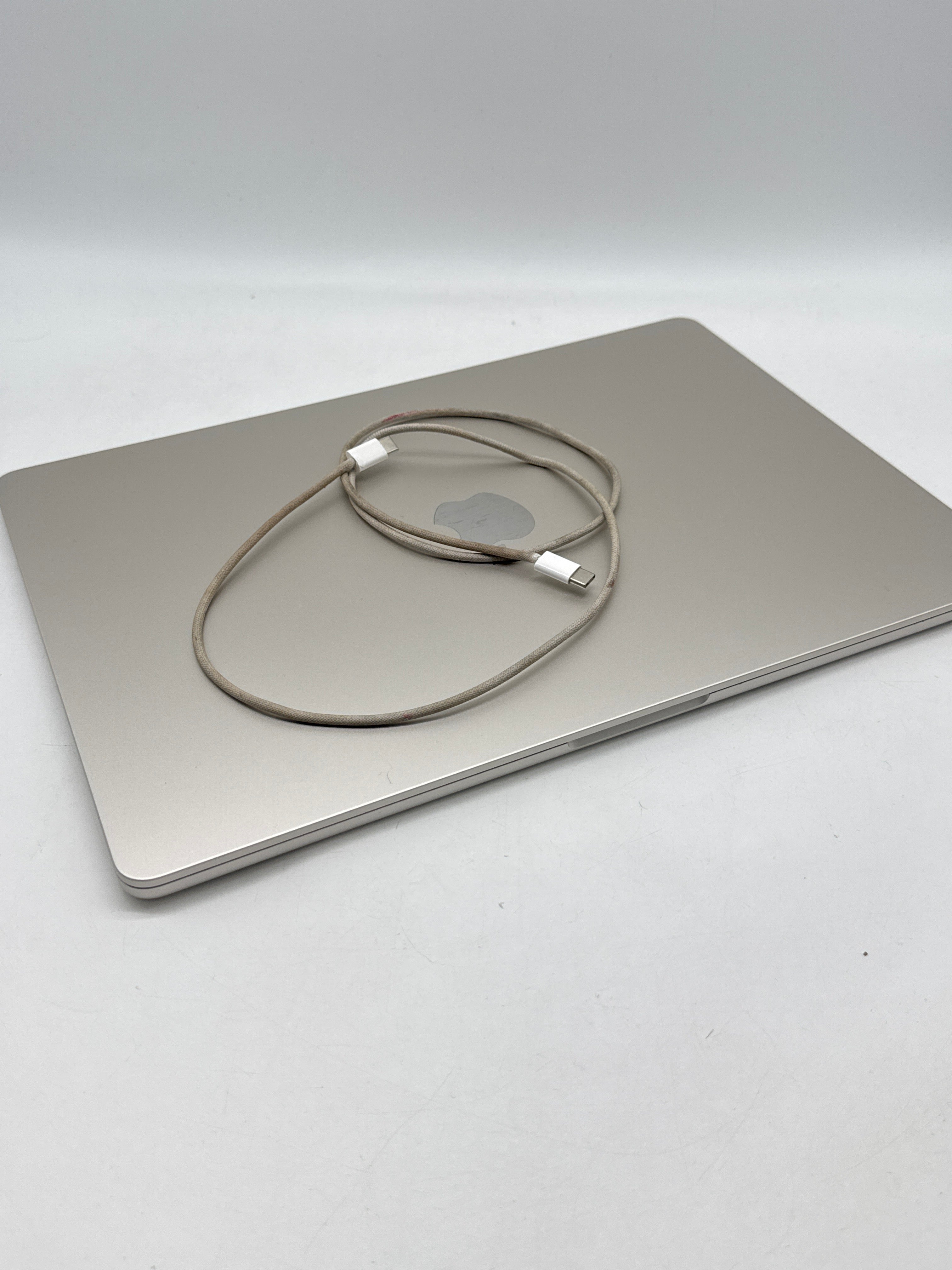 Apple MacBook Air 15" M3 A3114 8GB RAM 256GB SSD Starlight - Used