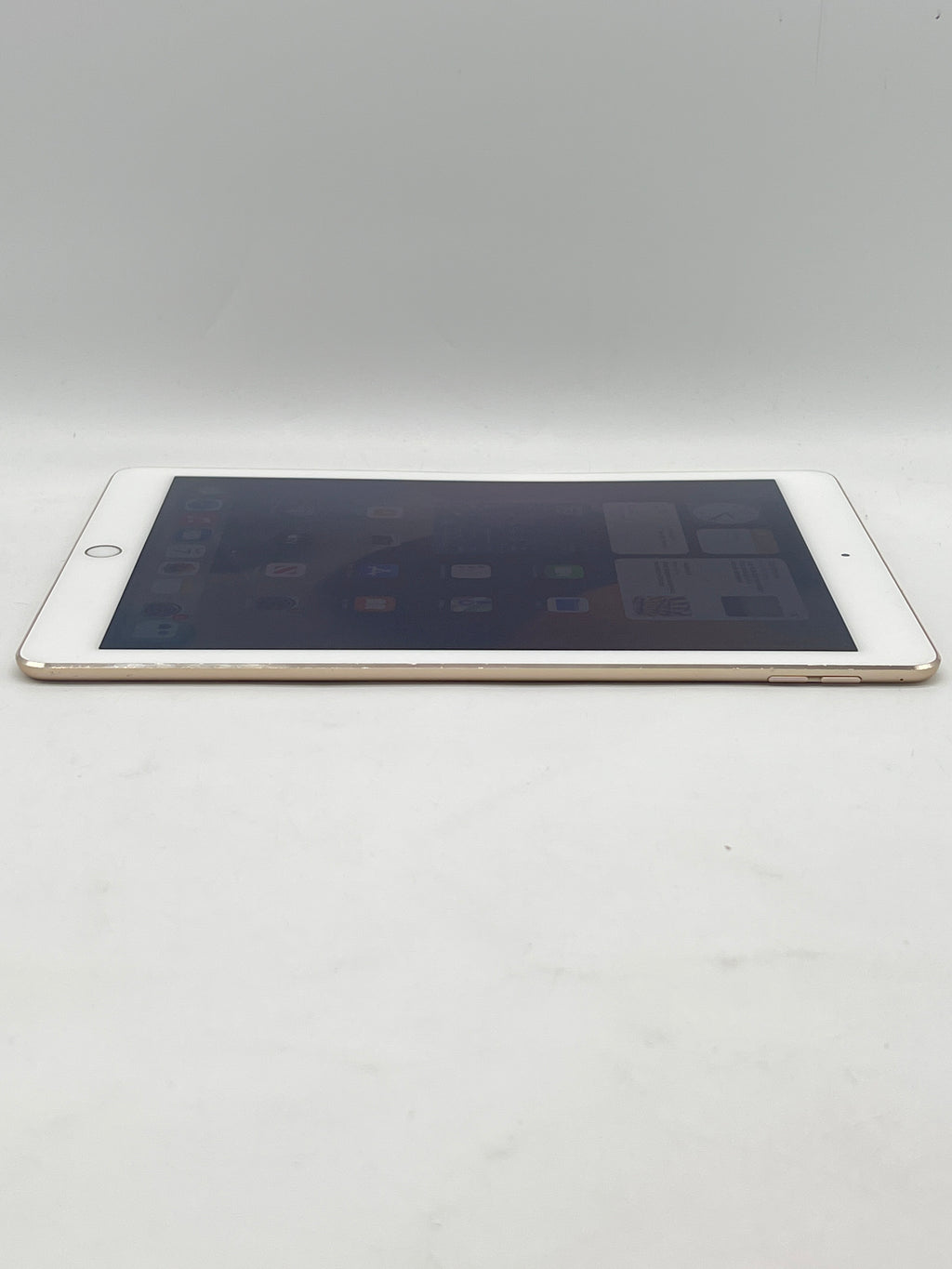 Apple iPad Air (2nd Gen) A1566 16GB Wi Fi - Used