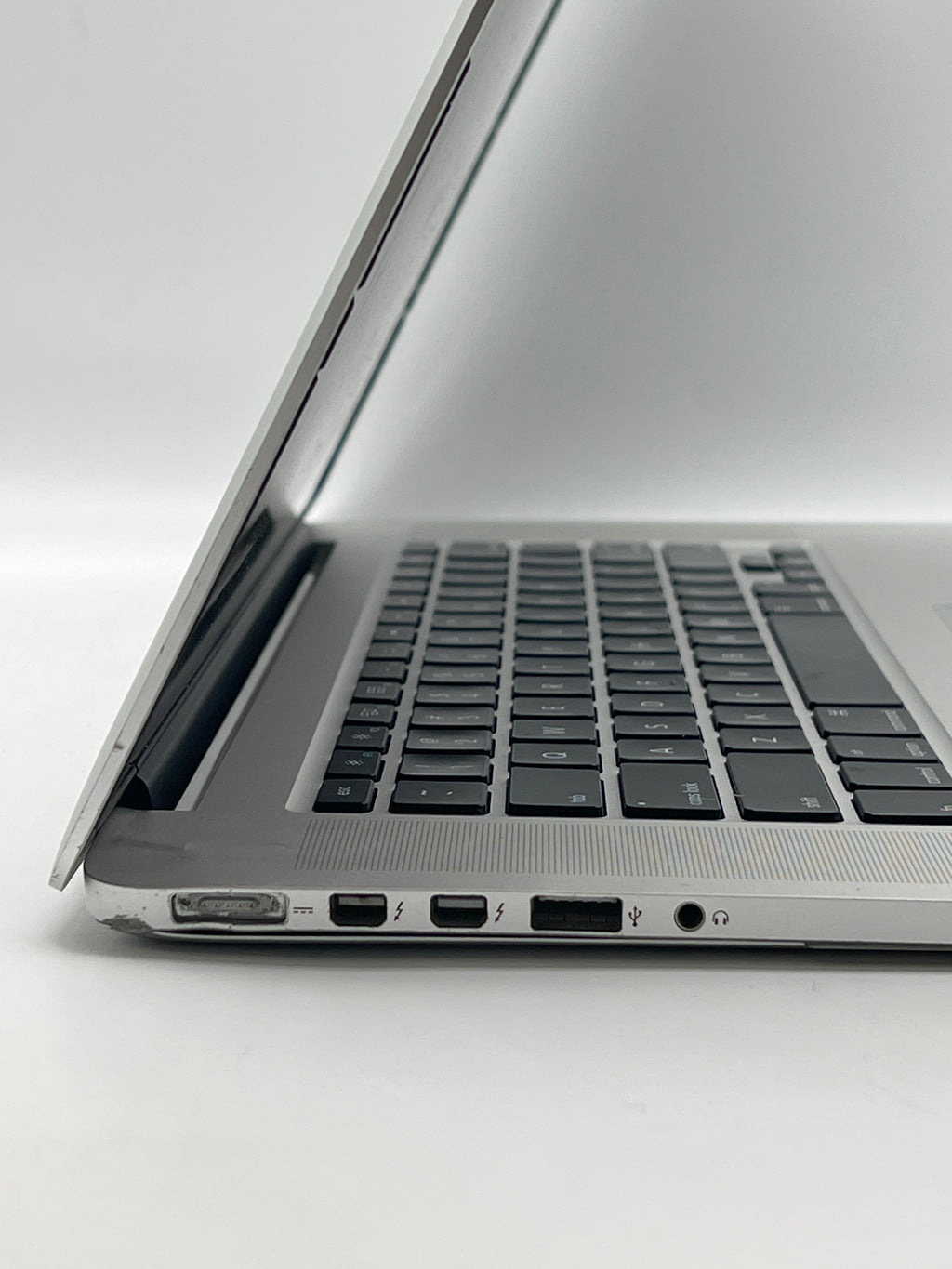Apple MacBook Pro 15" A1398 Core i7 16GB RAM 256GB SSD - Used (READ)