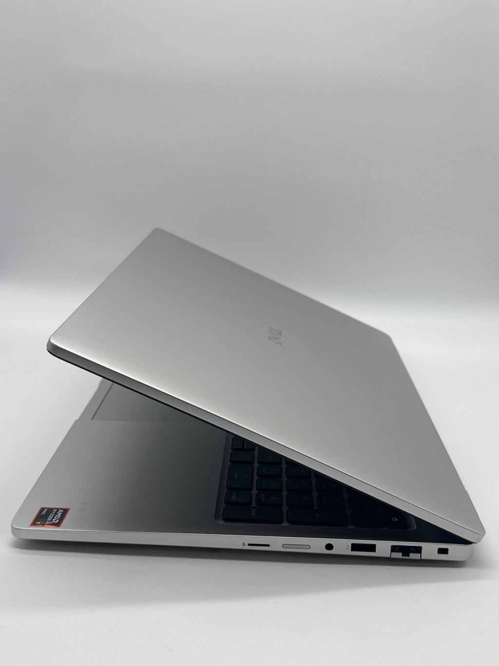 Dell Pro 16 Plus AMD Ryzen AI 7 PRO 350 32GB RAM 512GB SSD (Minor dent on hinge)