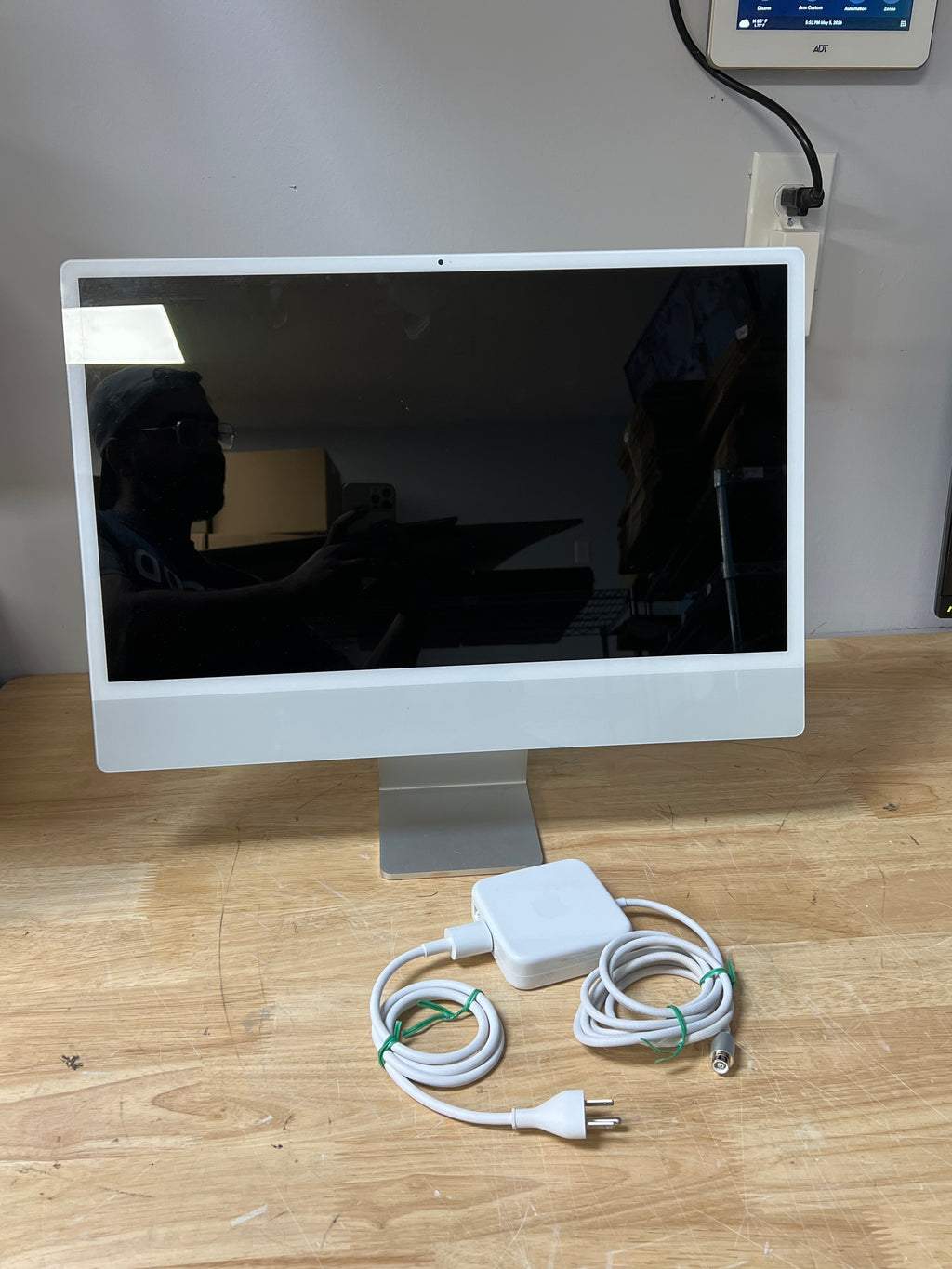Apple iMac 24" M1 A2438 2021 8GB 256GB SSD Silver MJV83LL/A - For Parts (Remotely Managed)