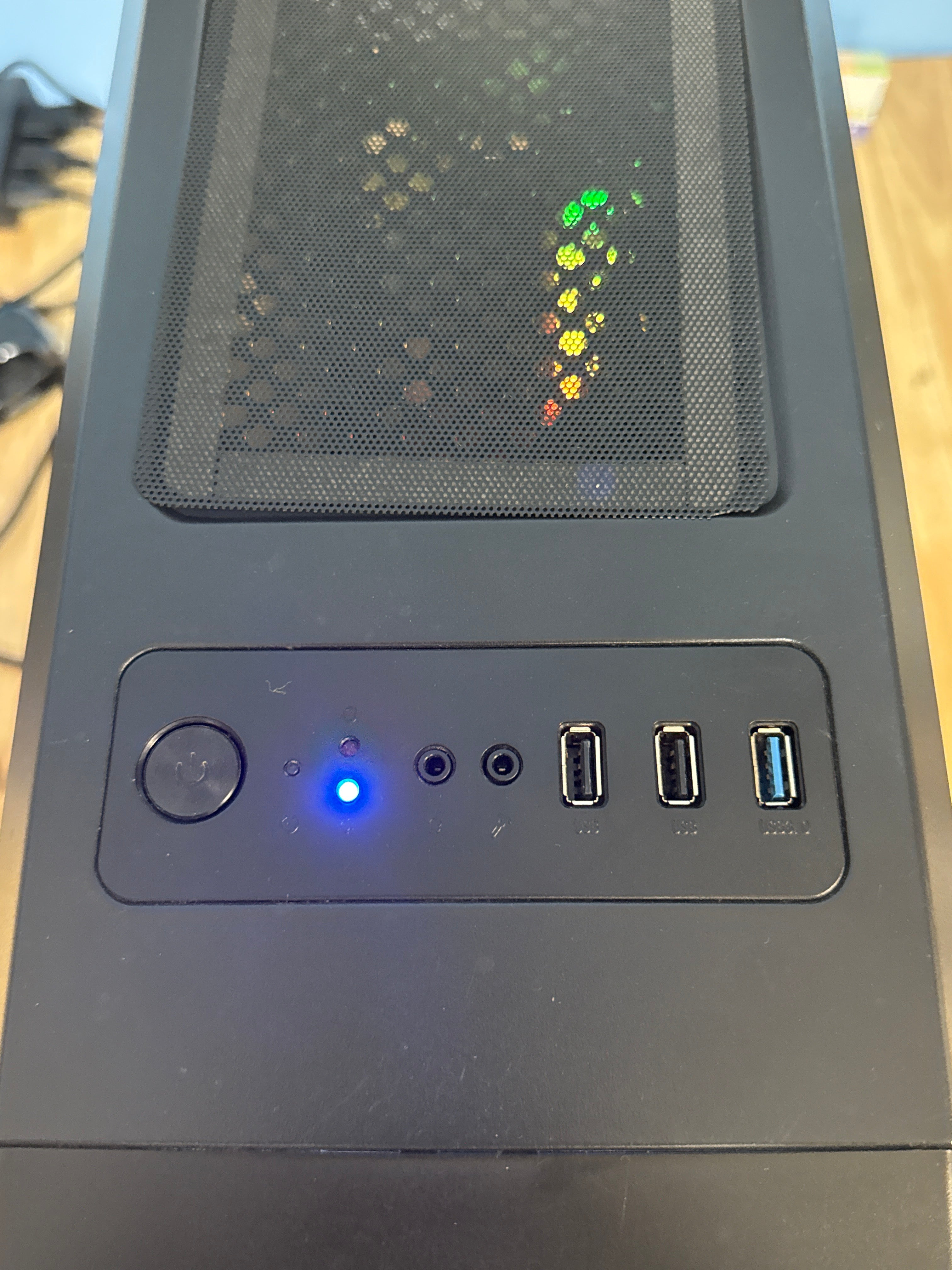 Custom PC Ryzen 7 2700X 32GB RAM 2TB SSD RX6700 XT