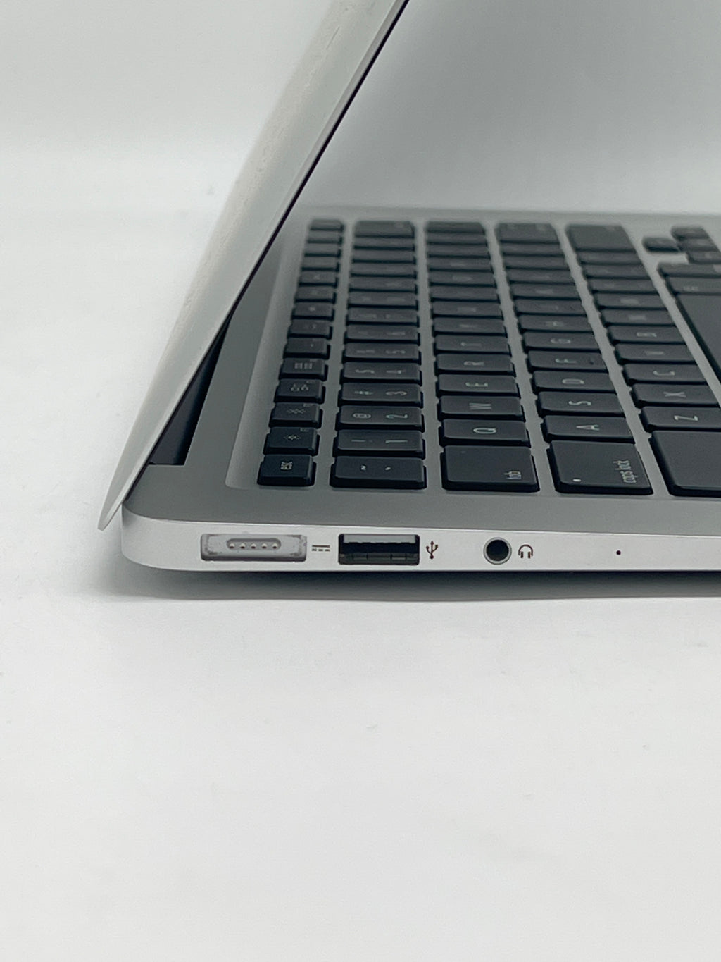 Apple MacBook Air 13" A1466 2012  i5 4GB RAM 128GB SSD - For Parts (NO OS)