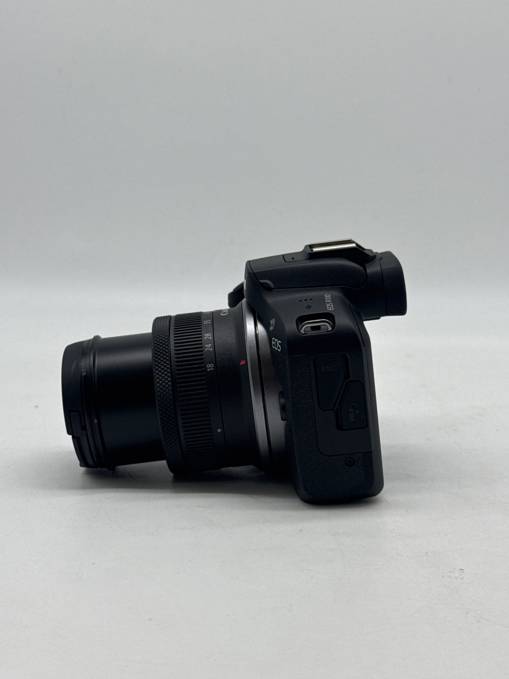 Canon EOS R100 24.1MP Mirrorless w/ RF-S 18-45mm Lens Black - Used