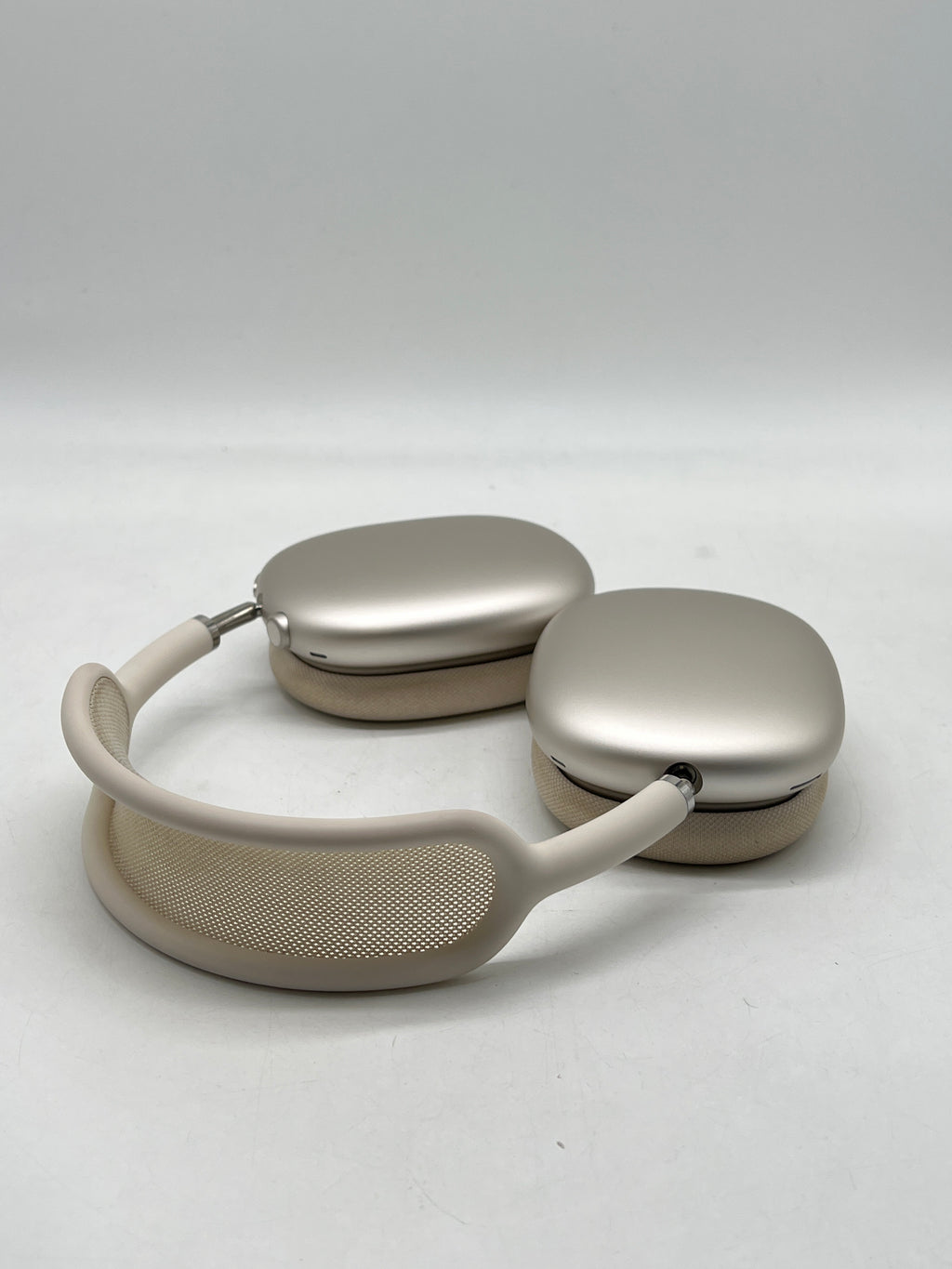 Apple AirPods Max A3184 USB-C Wireless Over-Ear Headphones Starlight w/ Case