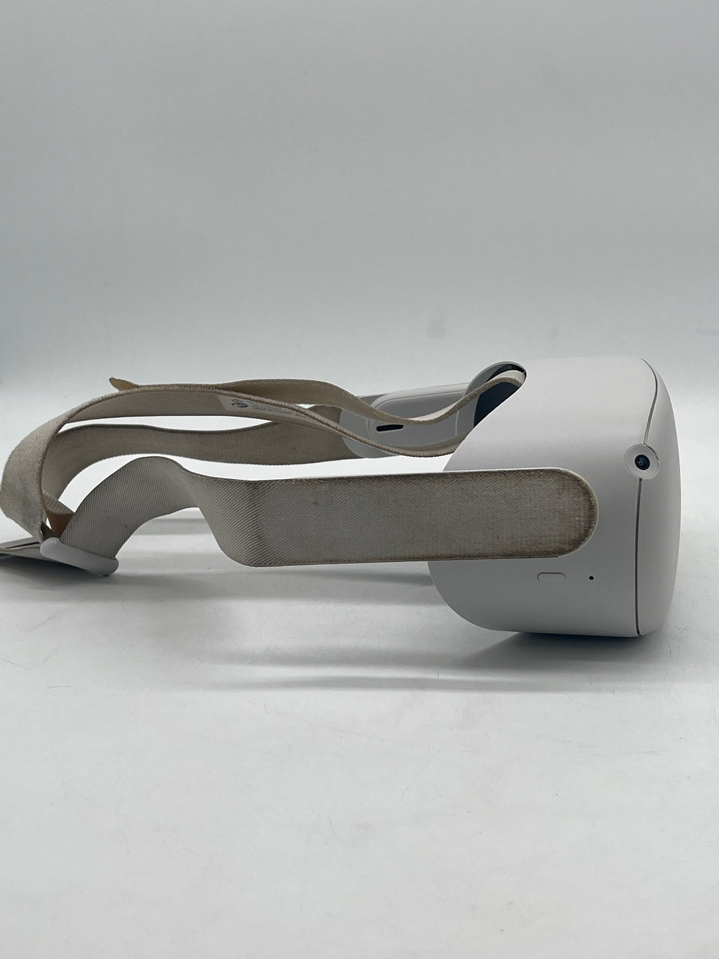 Meta Quest 2 VR Headset White 64GB - For Parts (Missing face cushion)