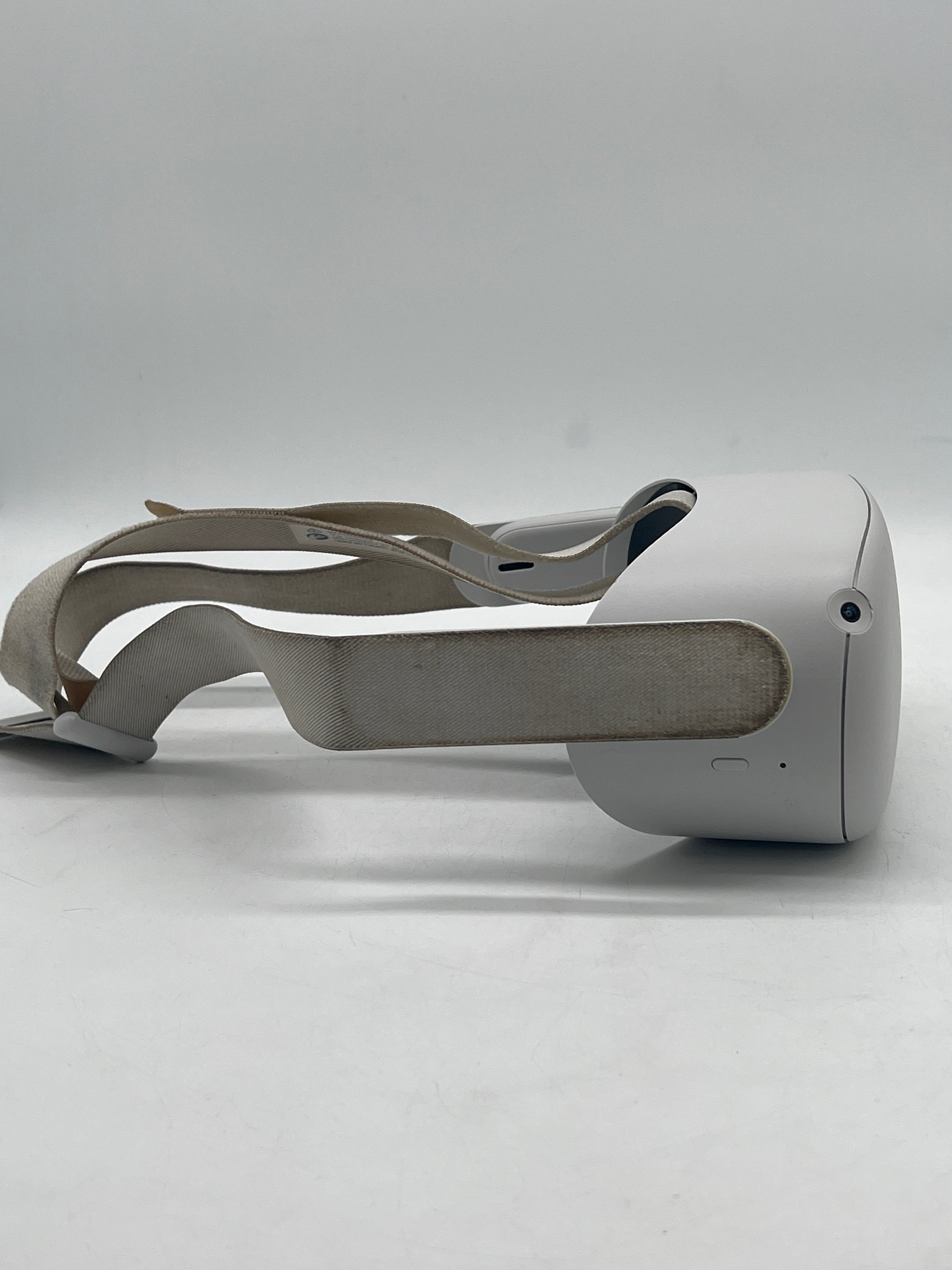 Meta Quest 2 VR Headset White 64GB - For Parts (Missing face cushion)