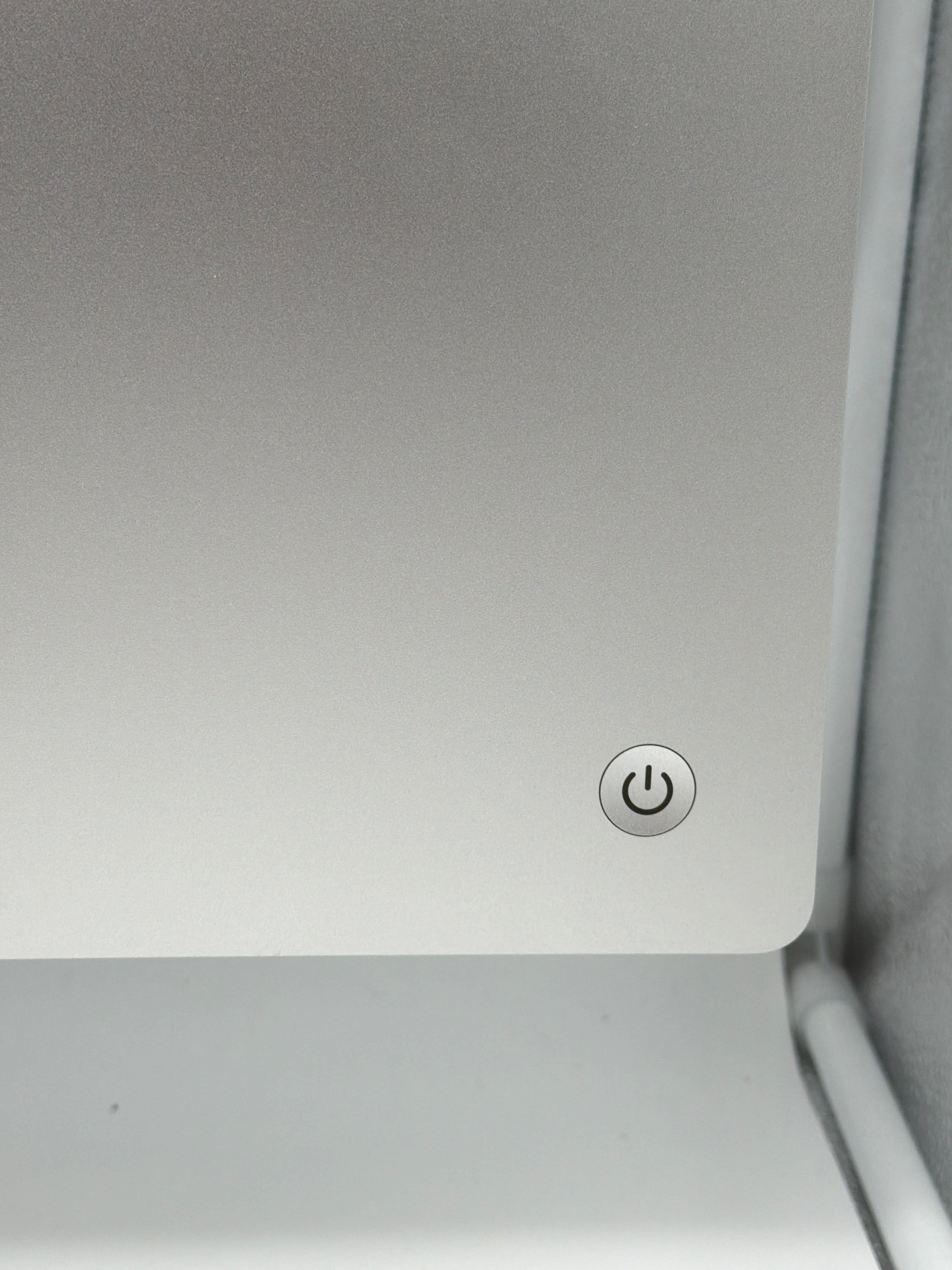 Apple iMac 24" M3 A2873 2023 256GB SSD 8GB RAM Silver Remotely Managed
