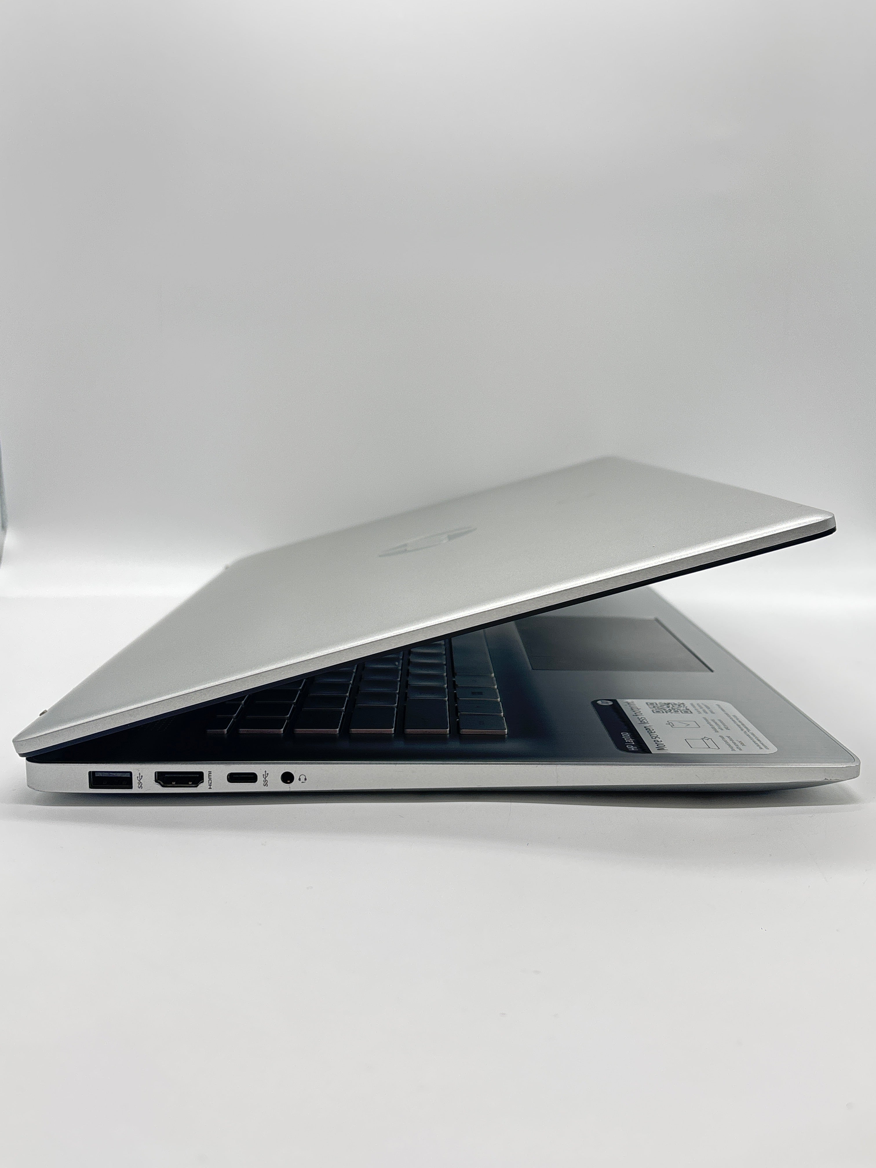 HP 17-CP0700DX AMD Ryzen 5 5500U 8GB RAM 512GB SSD