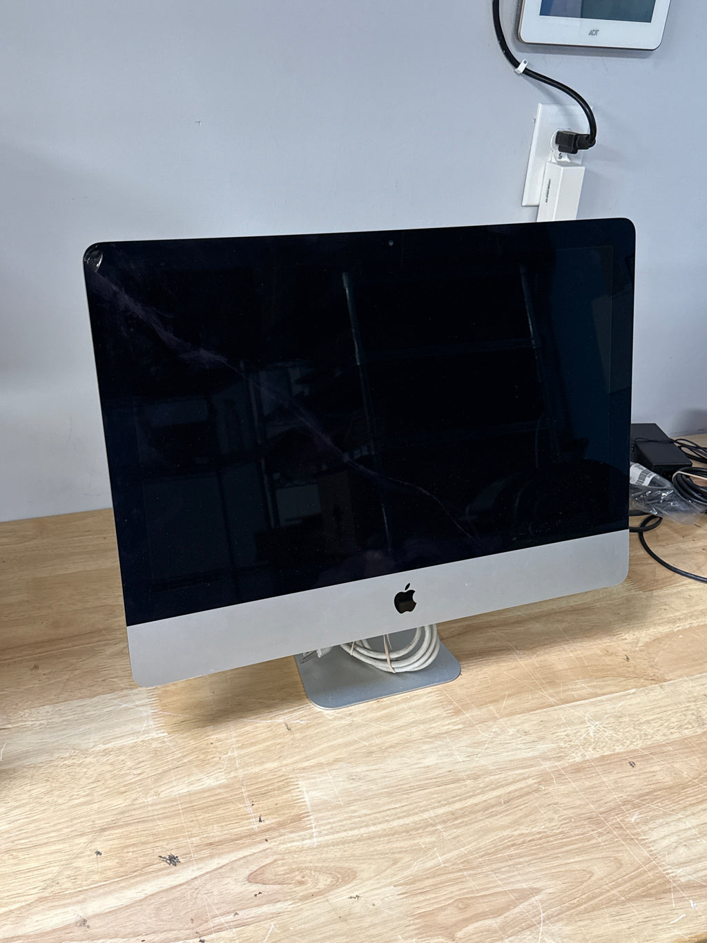 Apple iMac 21.5" 4K A1418 i5 8GB RAM 1TB HDD 2017 - For Parts