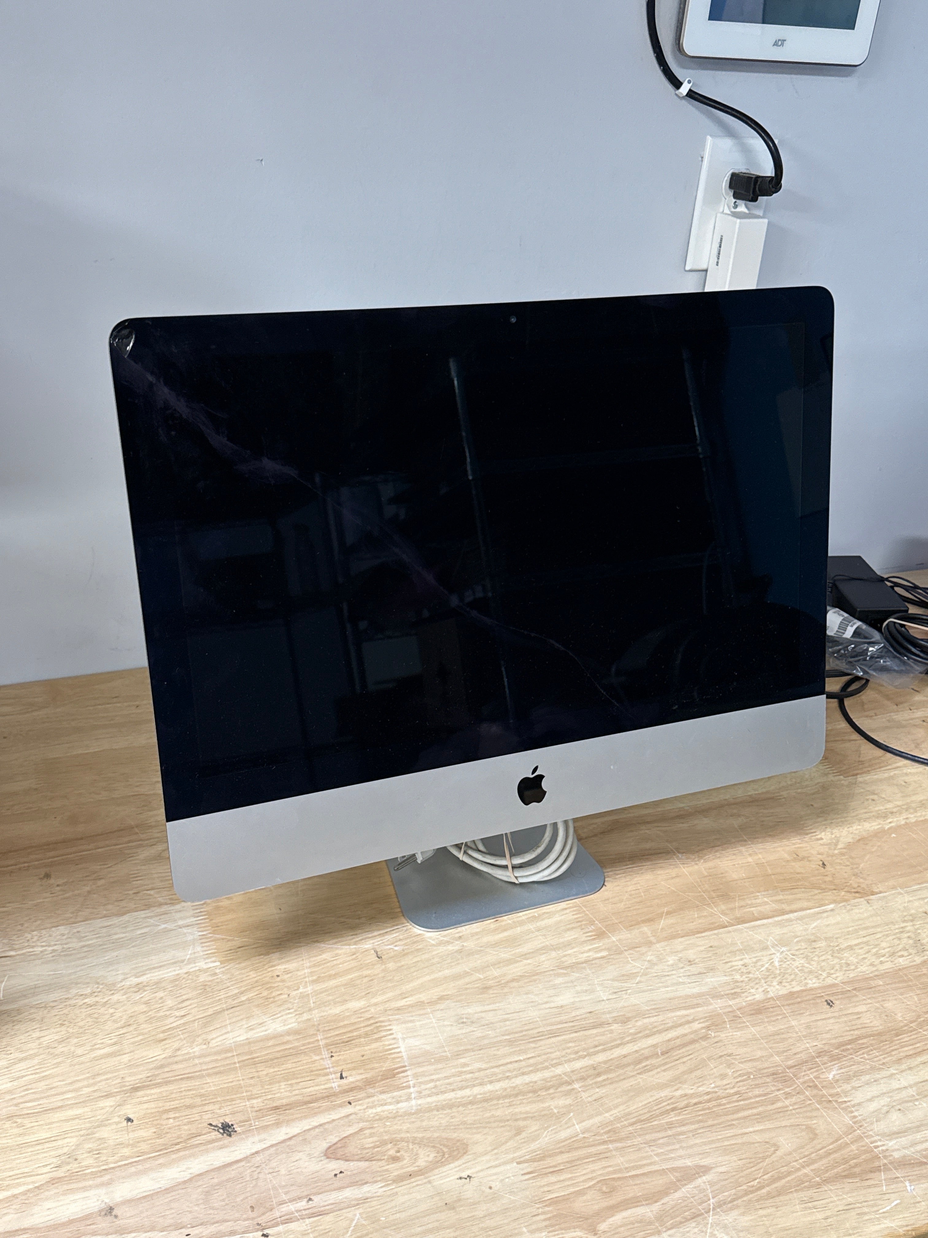 Apple iMac 21.5" 4K A1418 i5 8GB RAM 1TB HDD 2017 - For Parts