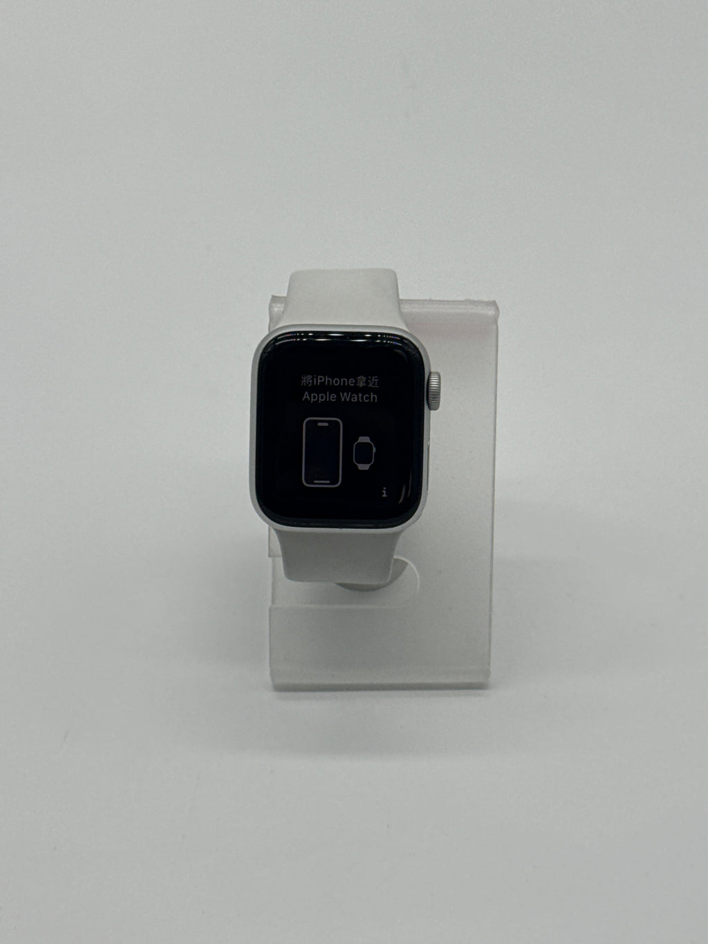 Apple Watch SE 1st Gen 40MM GPS Silver A2351 with White Sport Band