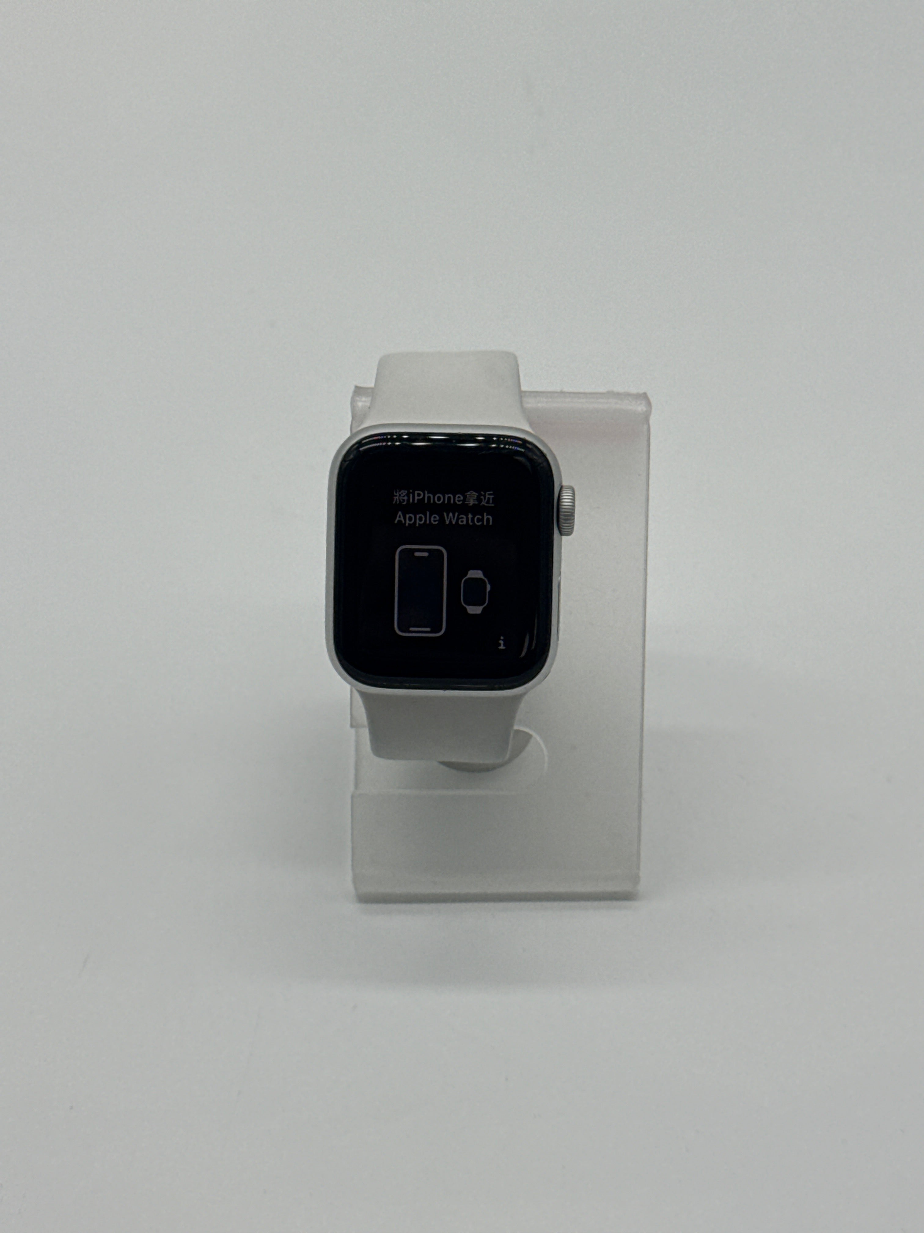 Apple Watch SE 1st Gen 40MM GPS Silver A2351 with White Sport Band