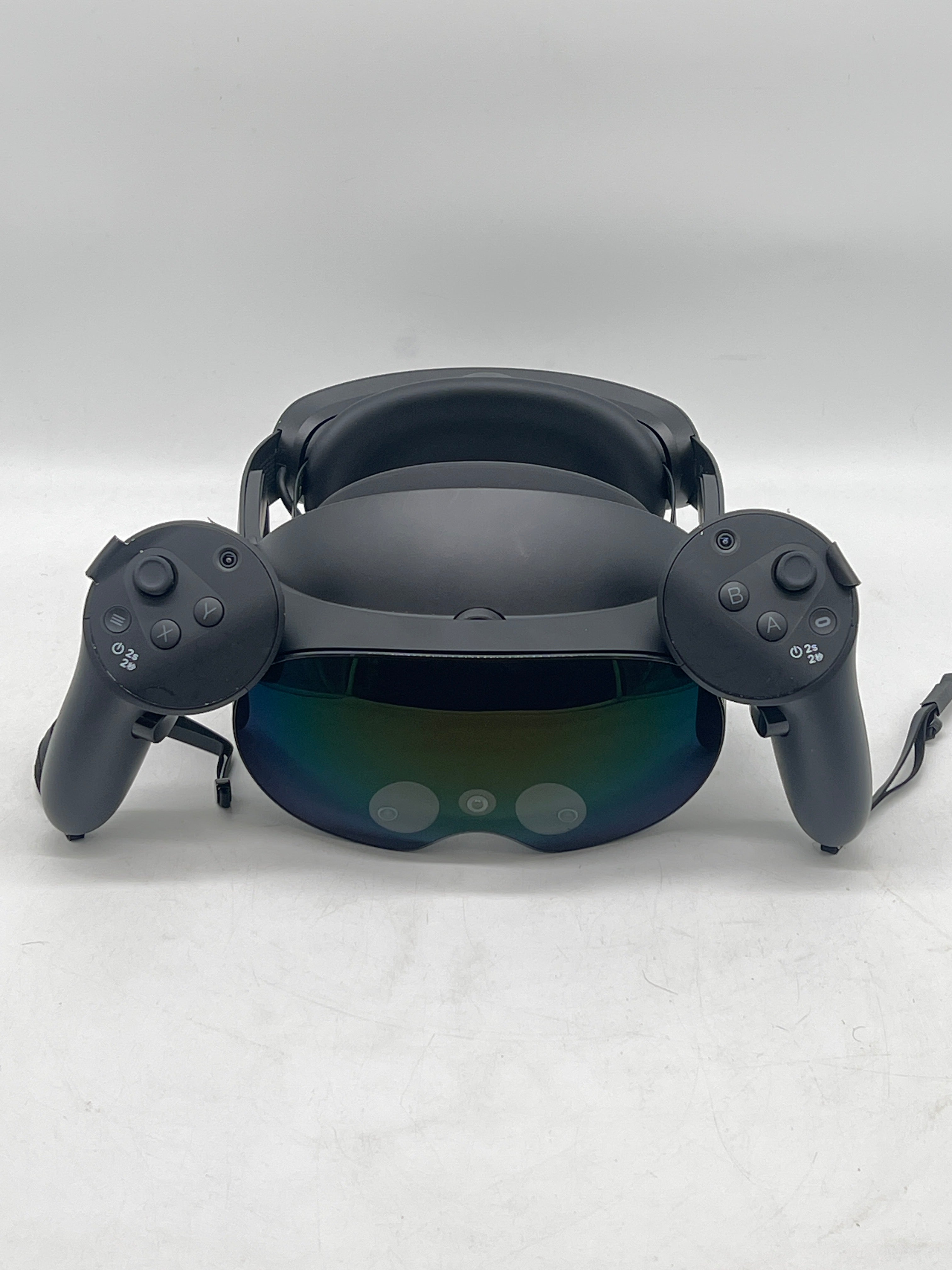 Oculus Meta quest Pro VR Headset- 256GB With Controllers, Charging Dock Black-Used