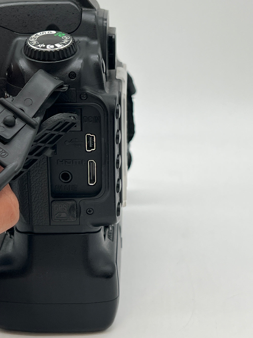 Nikon D90 Digital Camera with 18-55mm Lens Battery Grip - Used