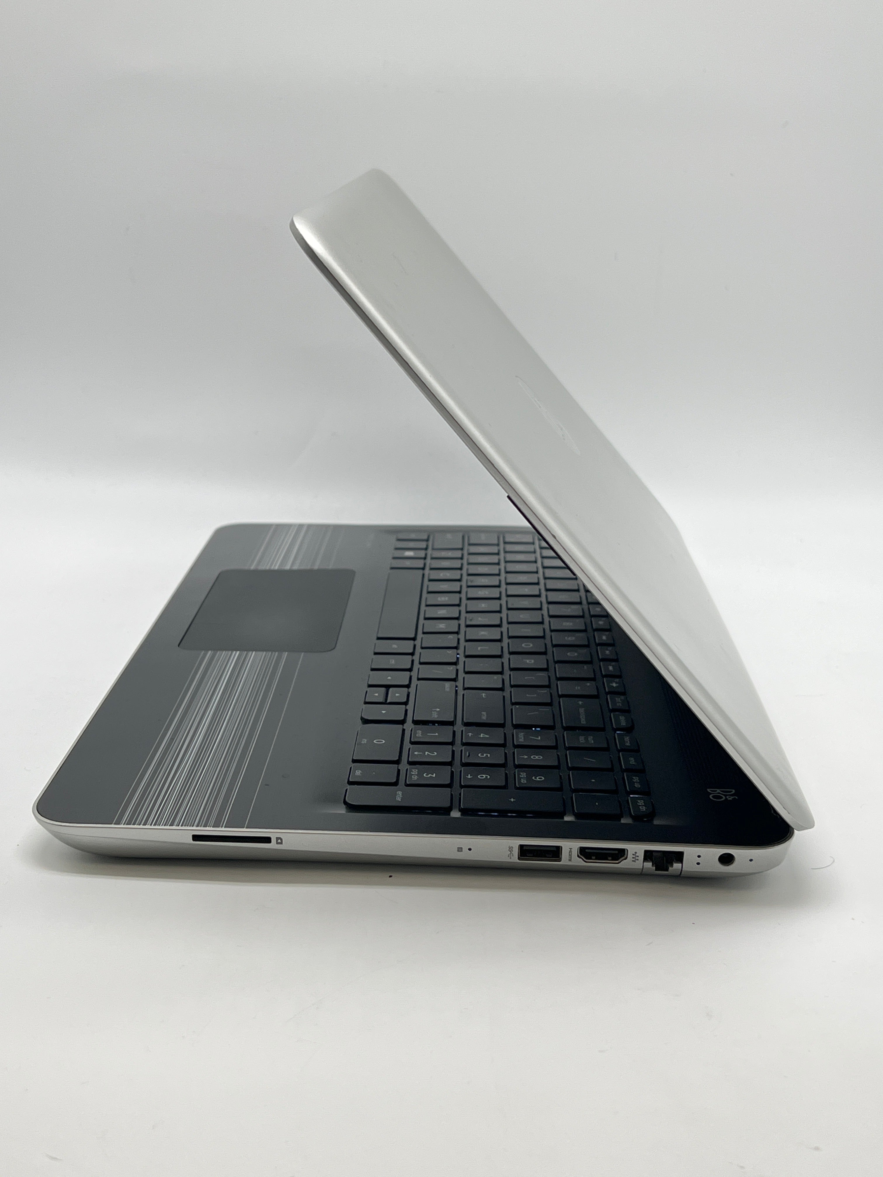 HP Pavilion 15-aw053nr AMD A12-9700P 8GB RAM 1TB HDD - For Parts (Read)