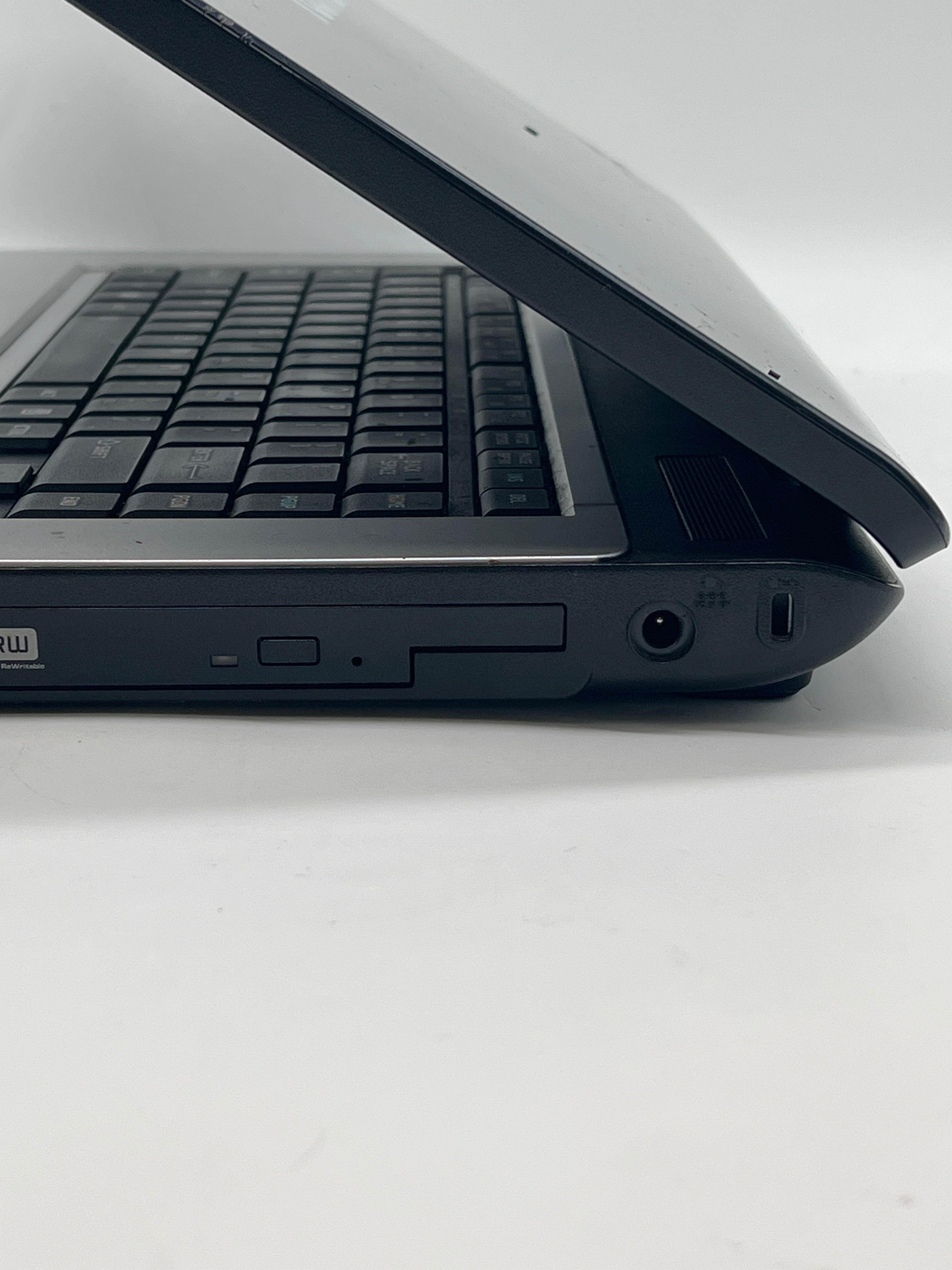 Toshiba Laptop Satellite A205 Core 2 Duo 4GB RAM - For Parts (Bad Battery)