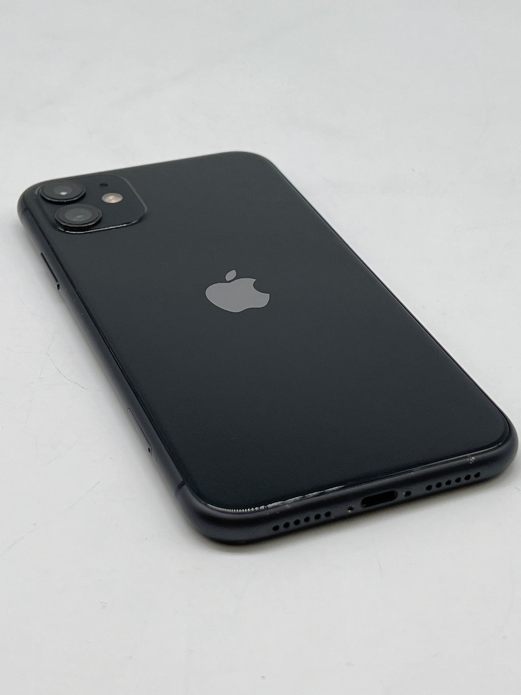 Apple iPhone 11 64GB Unlocked Black - For Parts (Bad Battery)