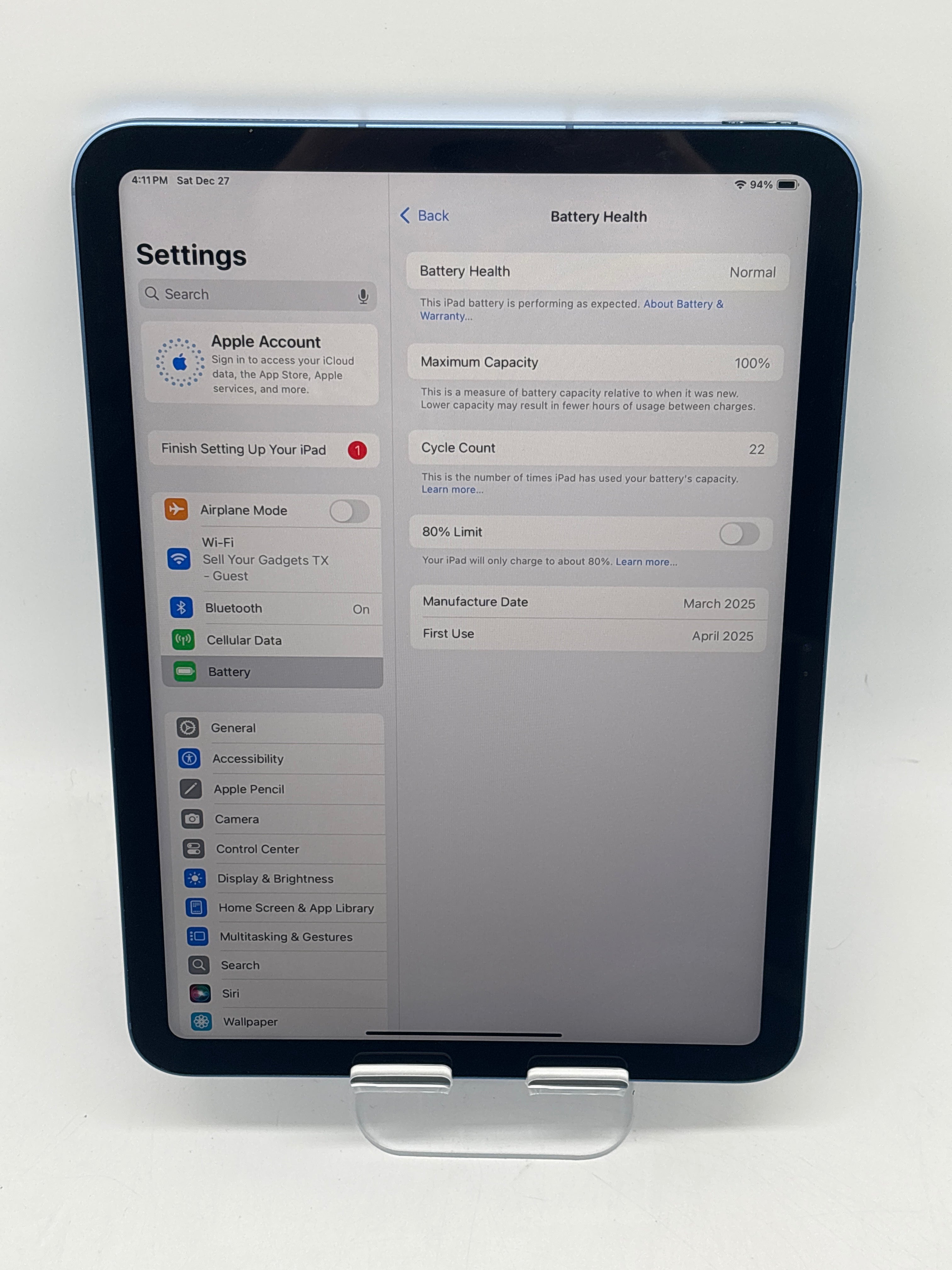 Apple iPad 11th Gen A16 128GB WiFi + Cellular w/ Keyboard + Pencil