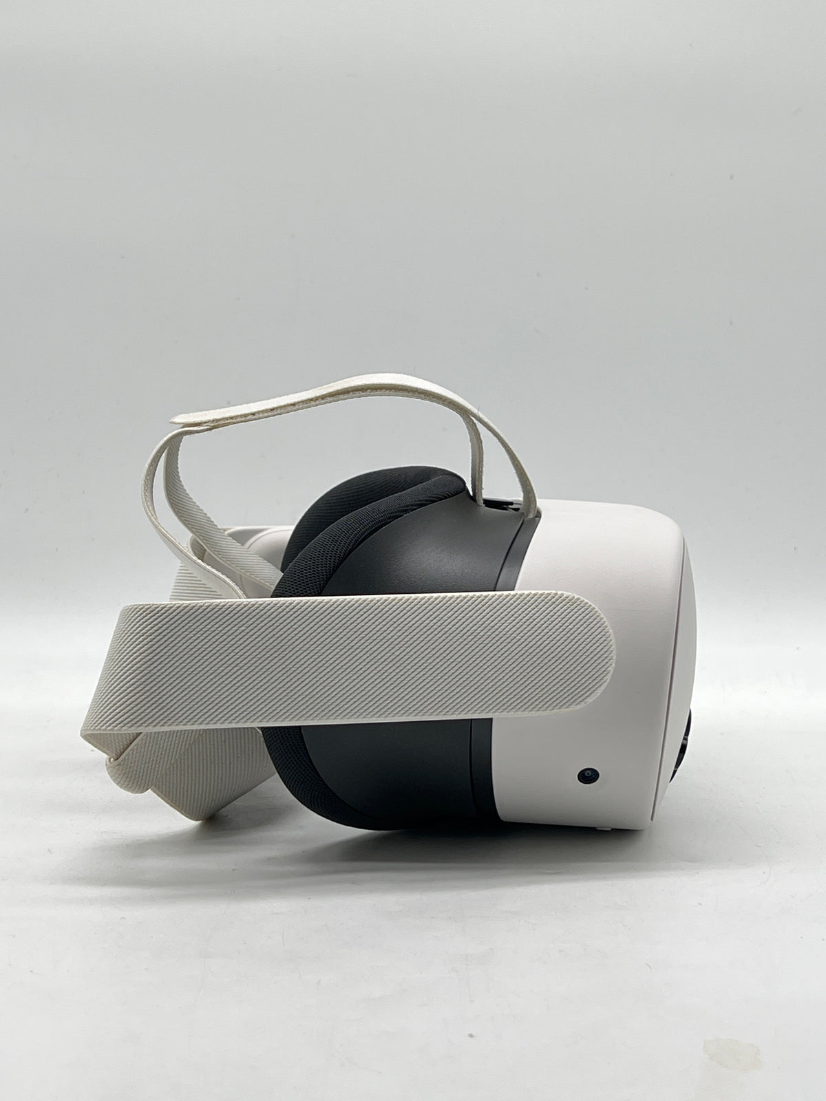 Meta Quest 3S P97 128GB Standalone All-in-One VR Headset White - Used