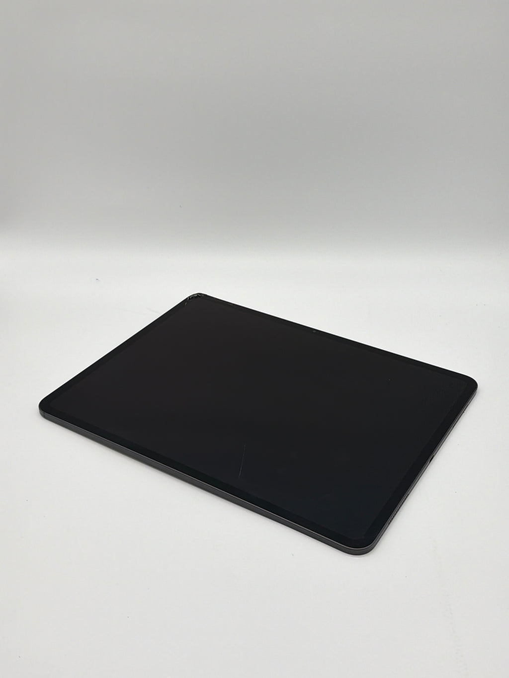 Apple iPad Pro  Wi-Fi M4 13" 256GB Space Black A2925 Broken Screen Read