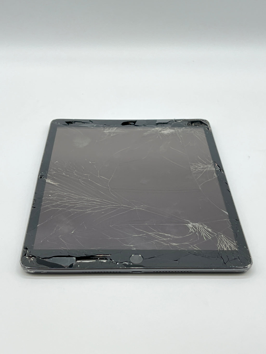 Apple iPad 9th Generation 10.2 in A2603 256GB Wi-Fi + Cellular Broken Screen Untested For Parts