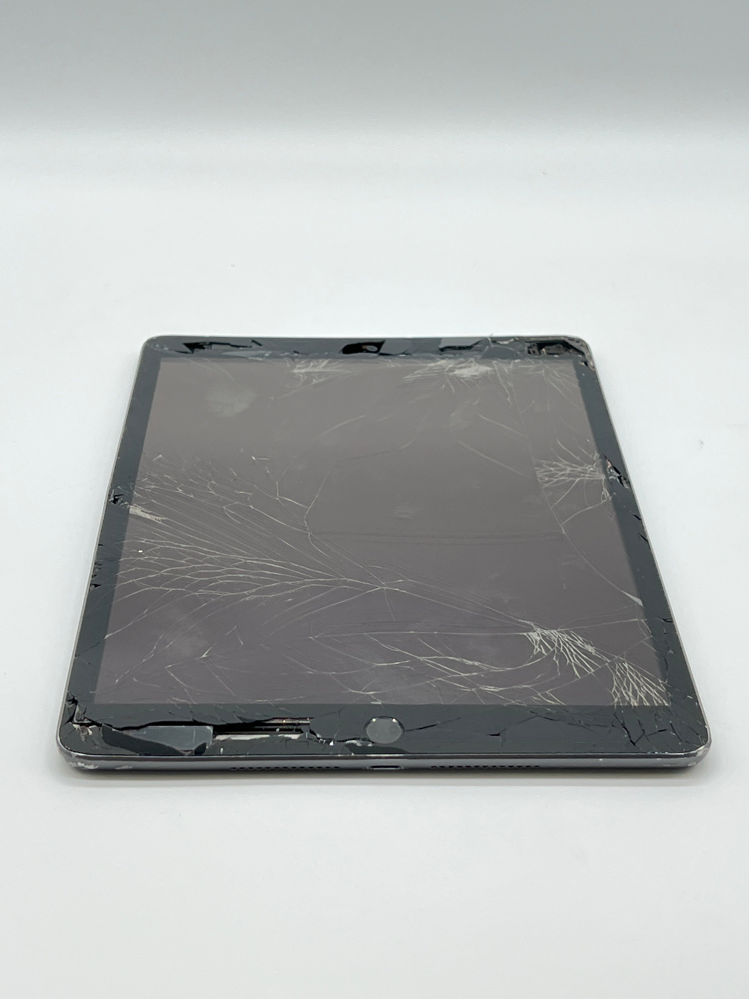 Apple iPad 9th Generation 10.2 in A2603 256GB Wi-Fi + Cellular Broken Screen Untested For Parts