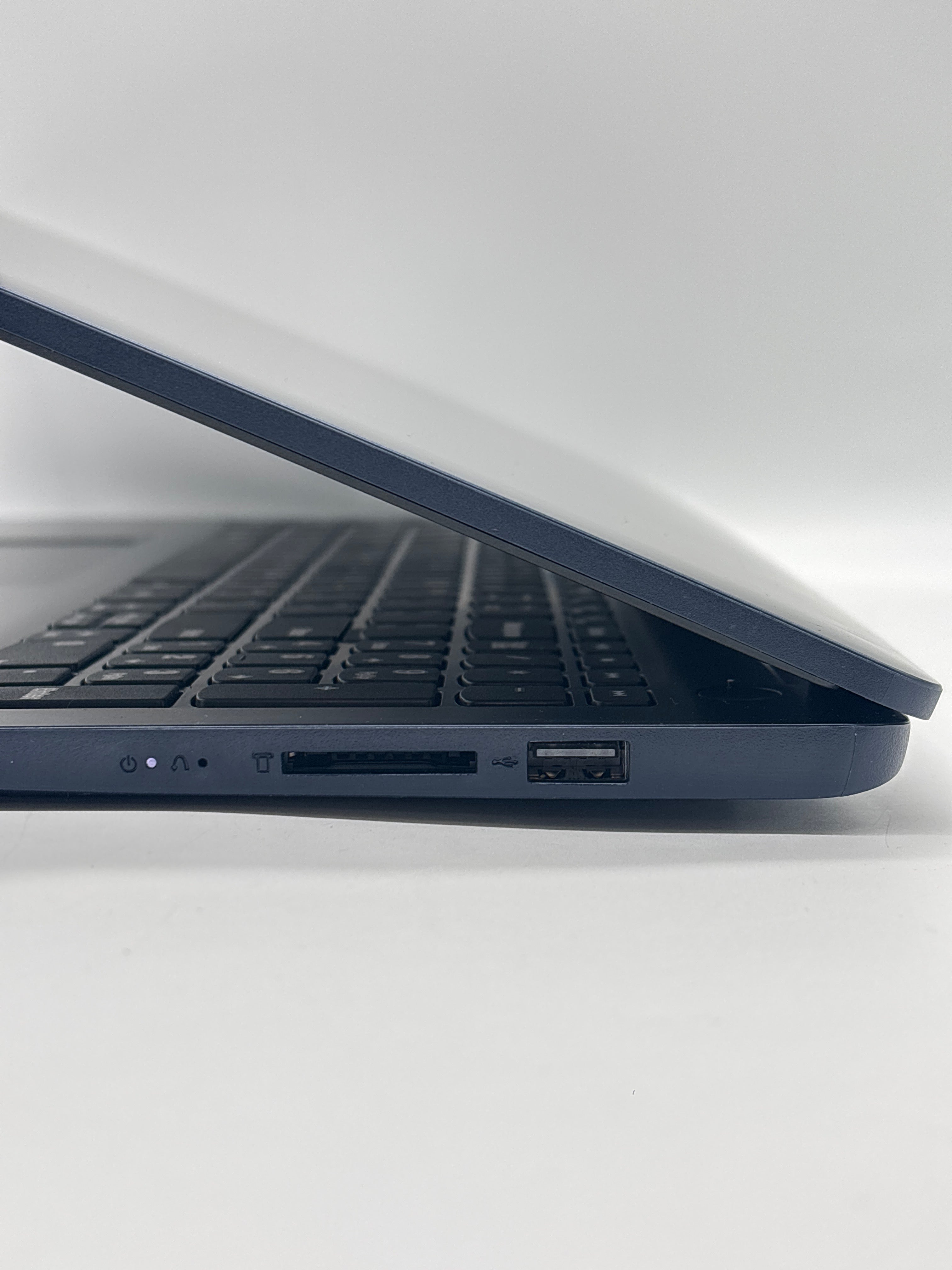 Lenovo Ideapad 1 15AMN7 Ryzen 5 7520U 8GB RAM 256GB SSD