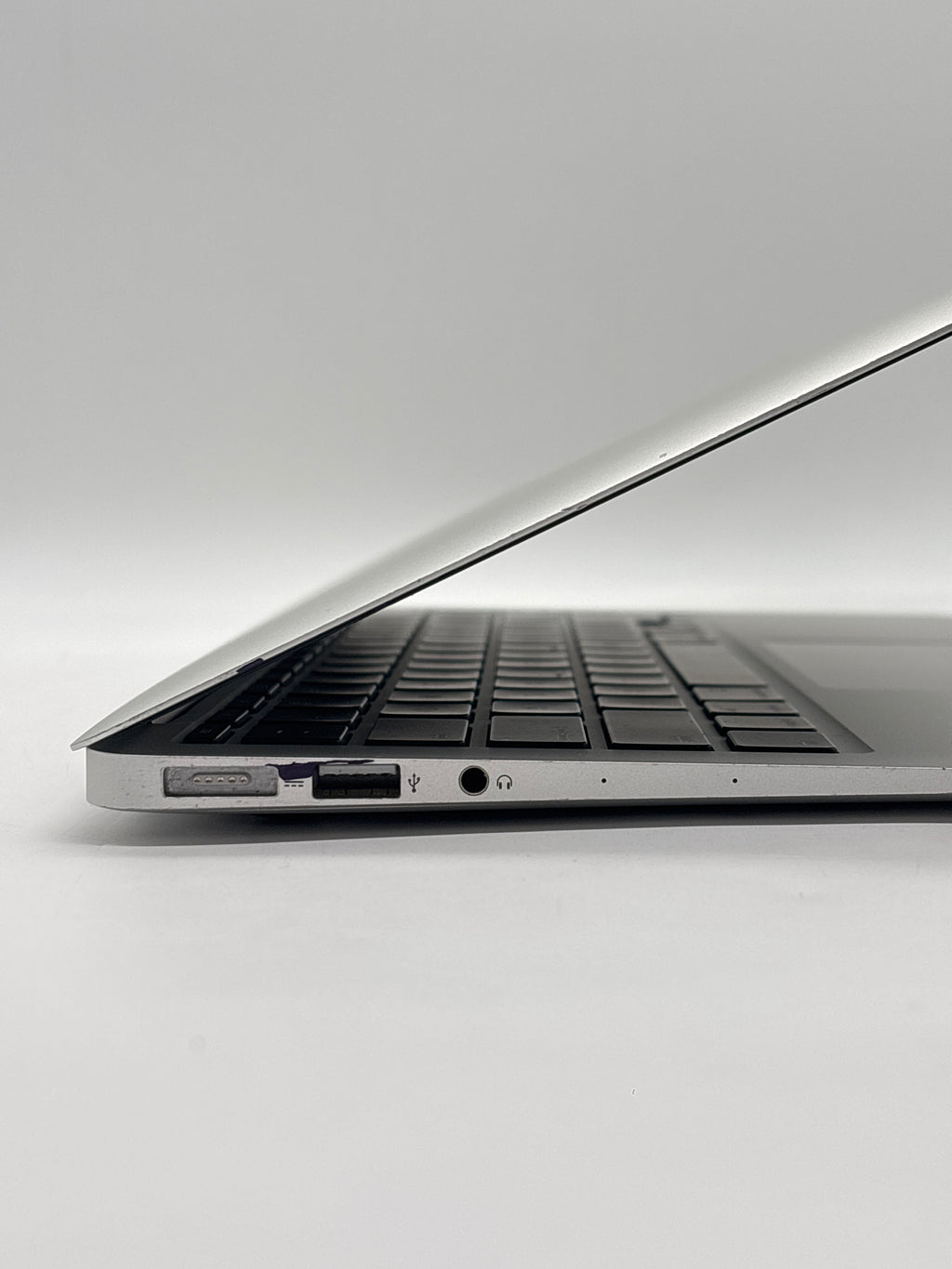 Apple MacBook Air A1465 i5 4GB RAM 128GB SSD - For Parts (Firmware Locked)