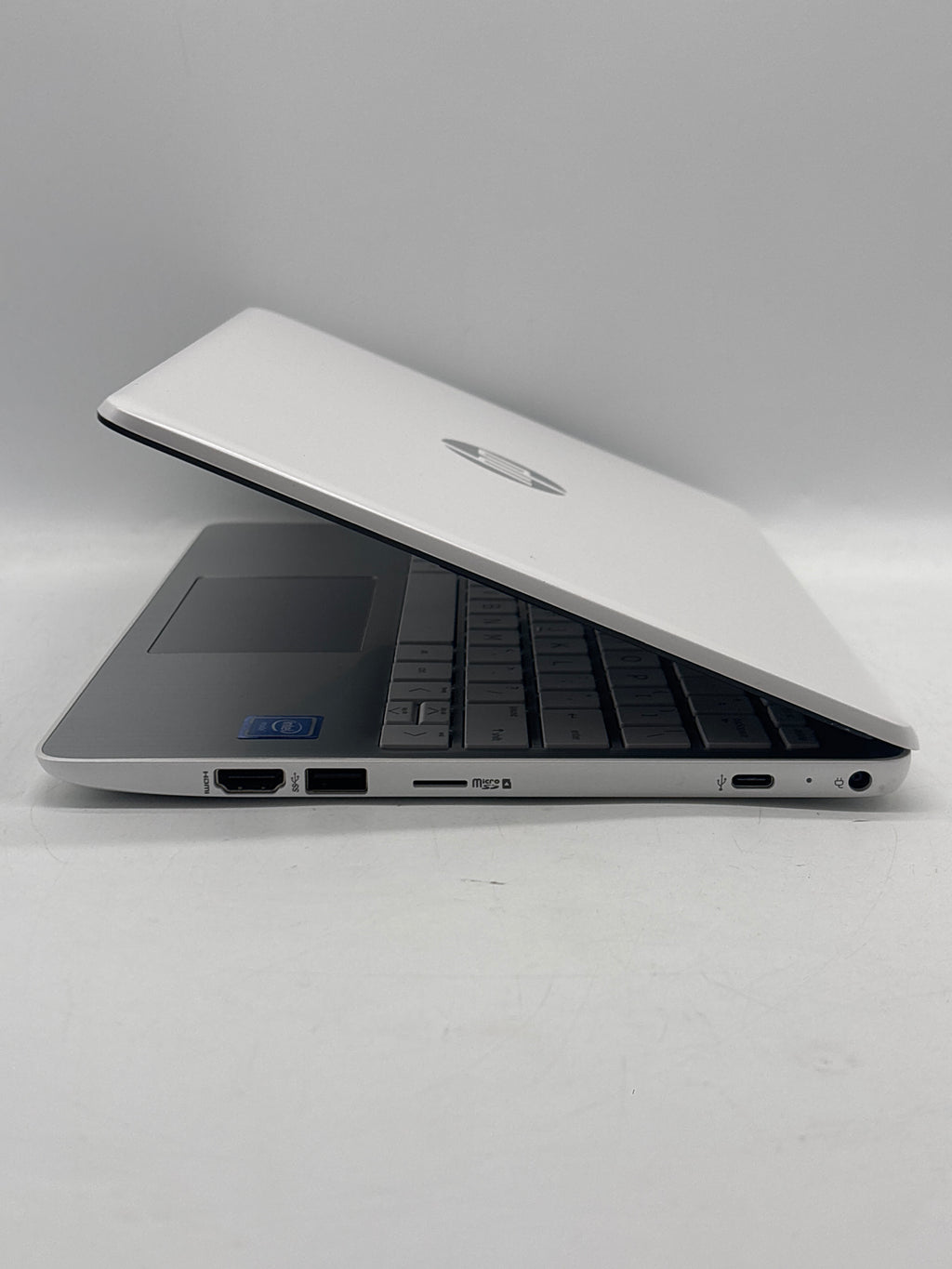 HP Stream 11-ak1035nr 11" Intel Atom 4GB RAM 32GB eMMC White - Bad Battery