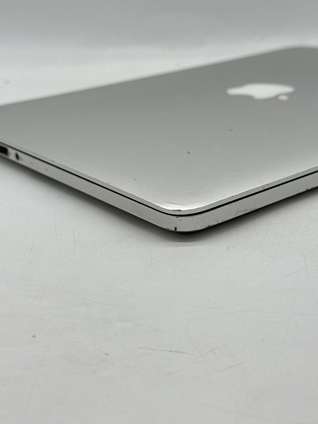Apple MacBook Pro 13in Retina 2015 Core i5 5257U 8GB RAM 128GB Read