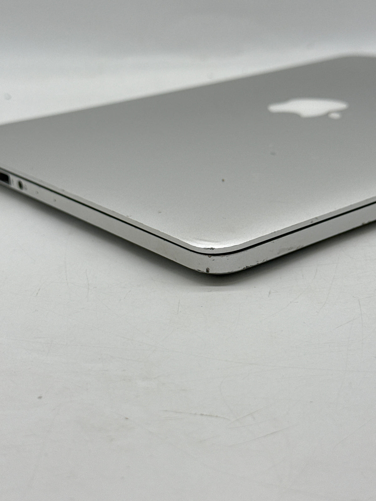 Apple MacBook Pro 13in Retina 2015 Core i5 5257U 8GB RAM 128GB Read