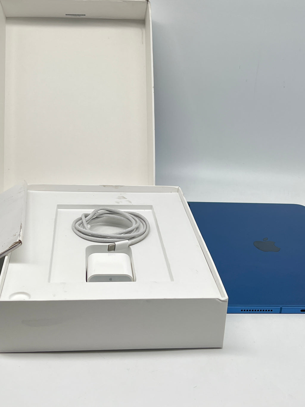 Apple iPad A16 11Gen A3355 128GB Cellular + Wi Fi - Used with Box