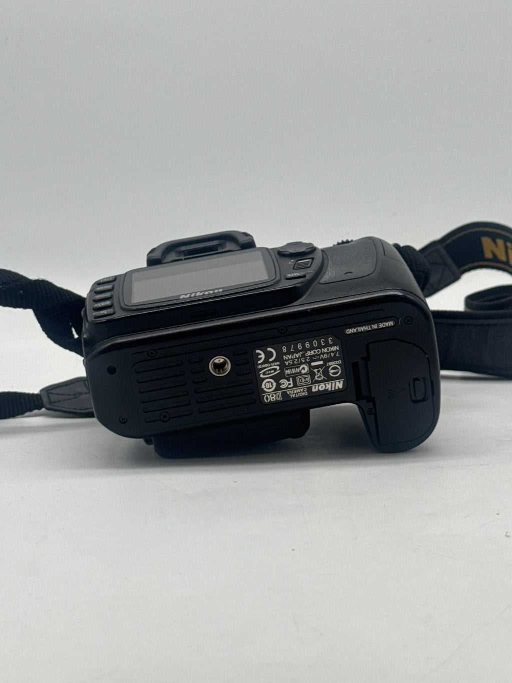 Nikon D80 10.2MP DSLR Camera w/ AF NIKKOR 50mm f/1.8D Lens & SB-400 Flash