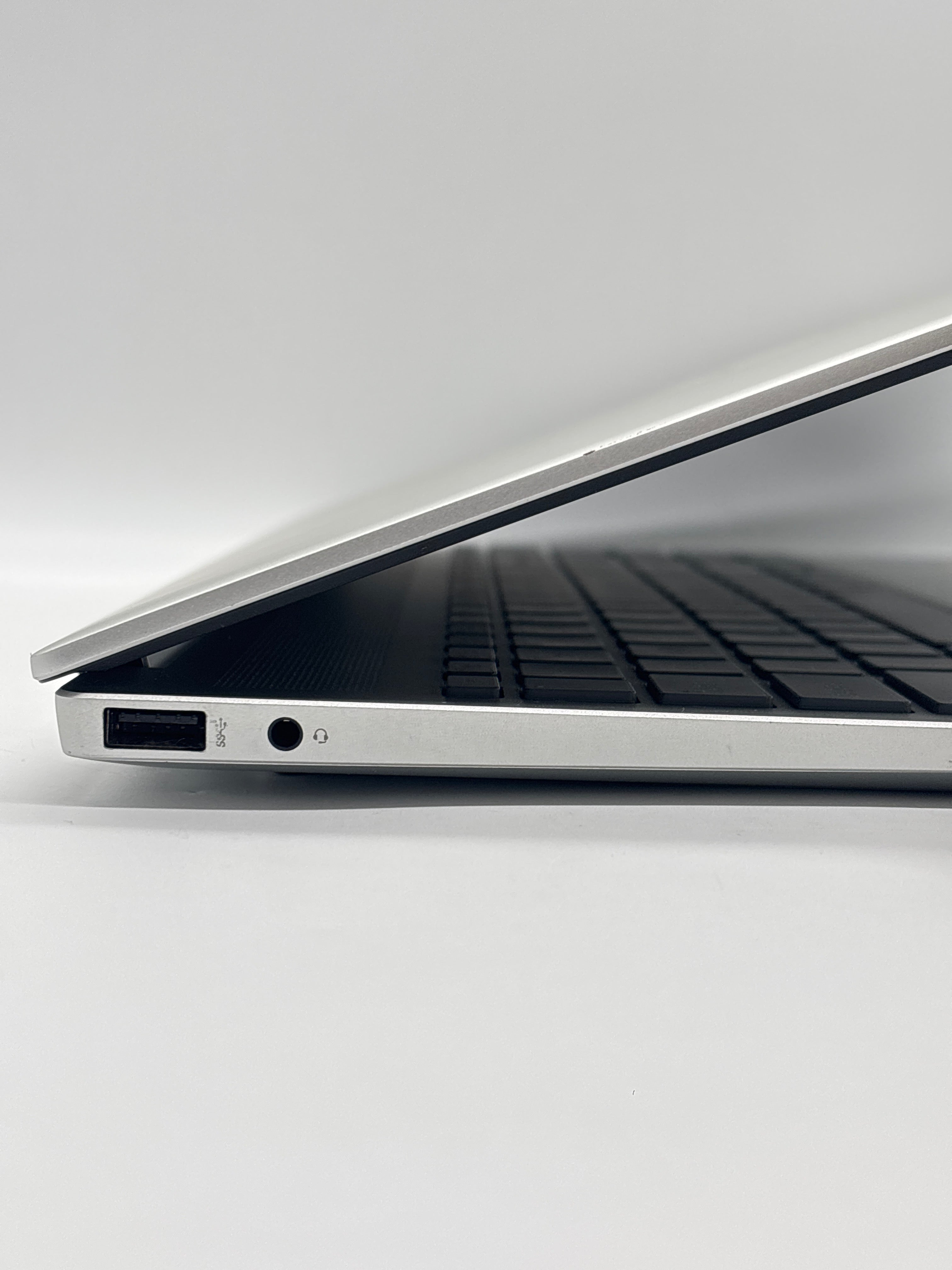 HP Pavilion 16-af0063cl Core 5 120U 16GB RAM 1TB SSD
