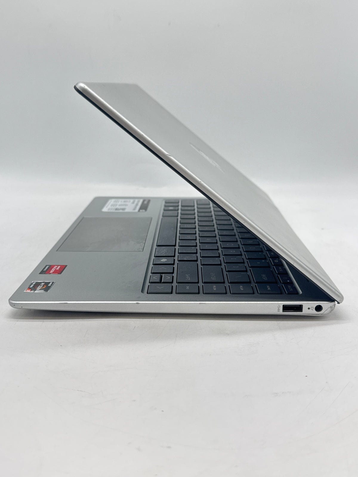 HP 14-EM0349NR 14" AMD Ryzen 3 4GB RAM 256GB HDD Silver - Used