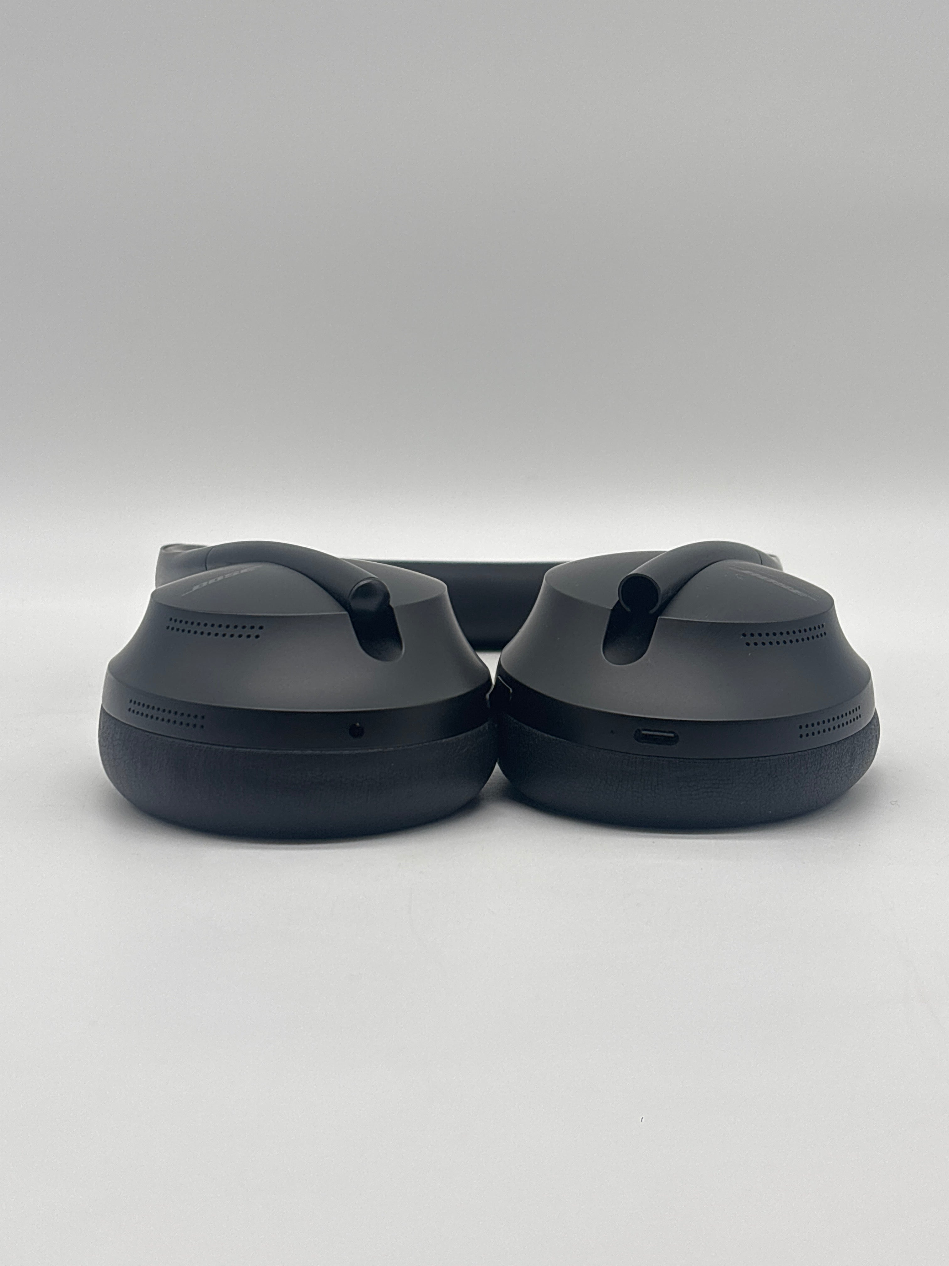 Bose Noise Cancelling Headphones 700 –  Black Used