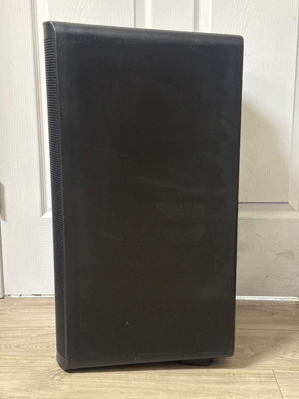 Harbinger VARI  V2315 Powered 2-Way Loudspeaker - Broken stand/foot