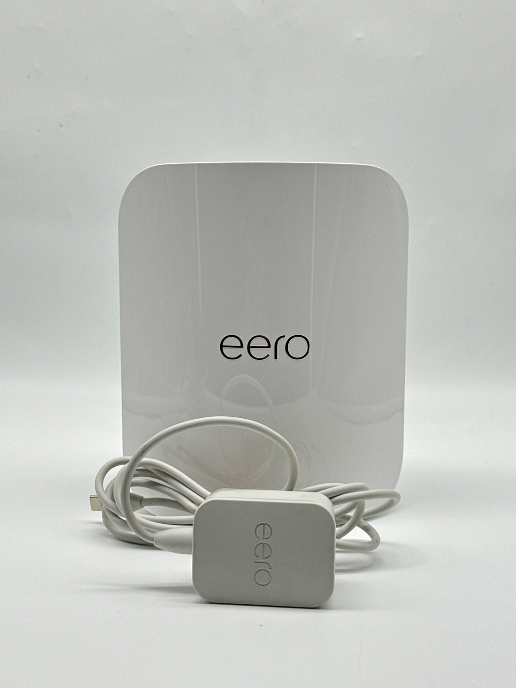 eero Pro 7 ME10001 Tri-Band Mesh Wi-Fi 7 Router - For Parts