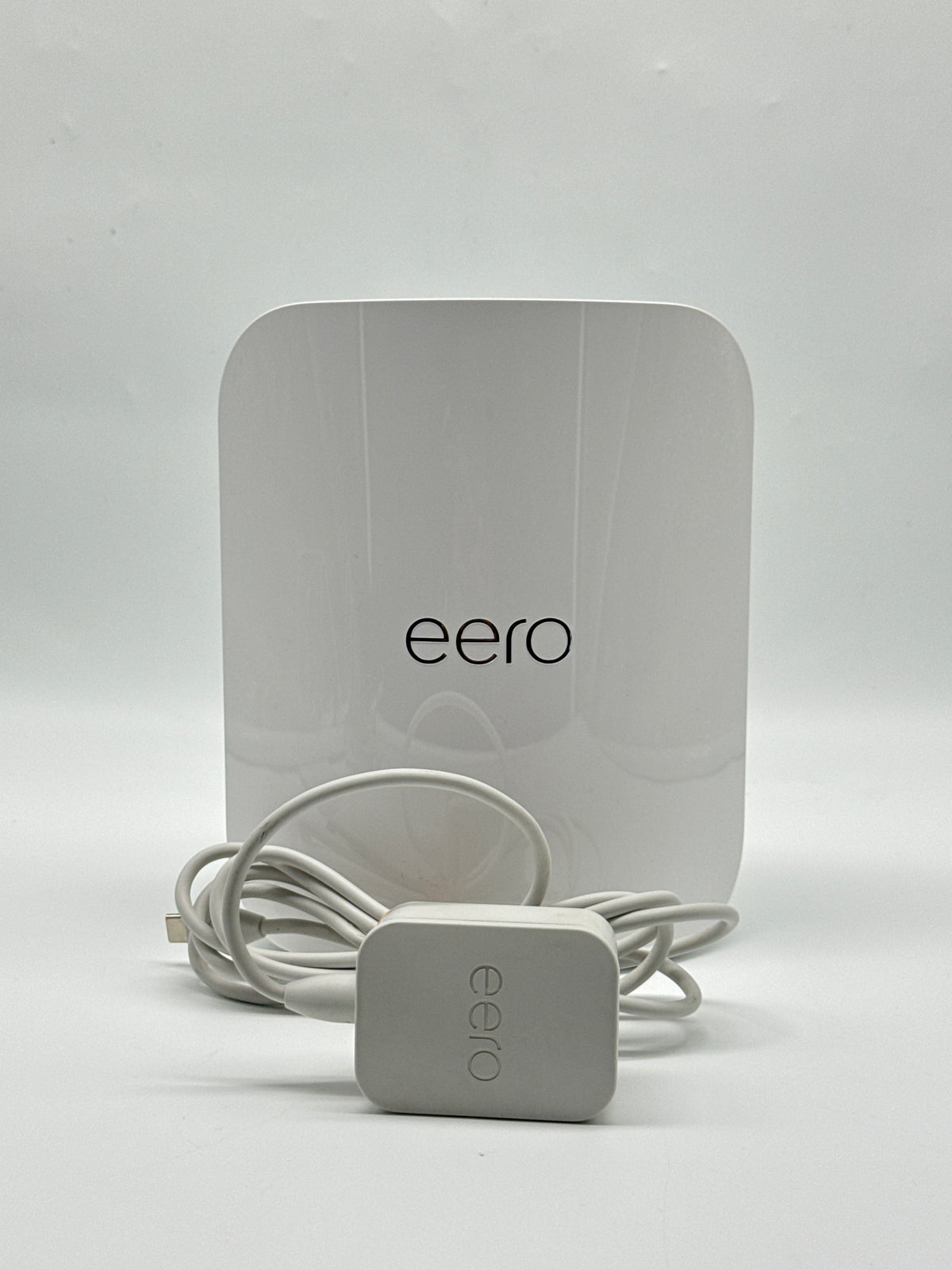eero Pro 7 ME10001 Tri-Band Mesh Wi-Fi 7 Router - For Parts