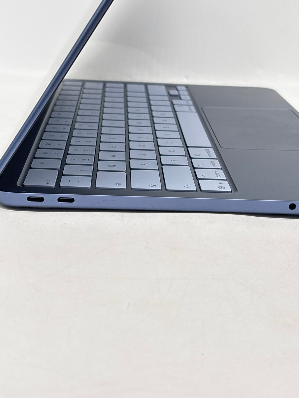Apple MacBook NEO A3404 13" Apple A18 Pro 8GB RAM 256GB SSD Blue - Used