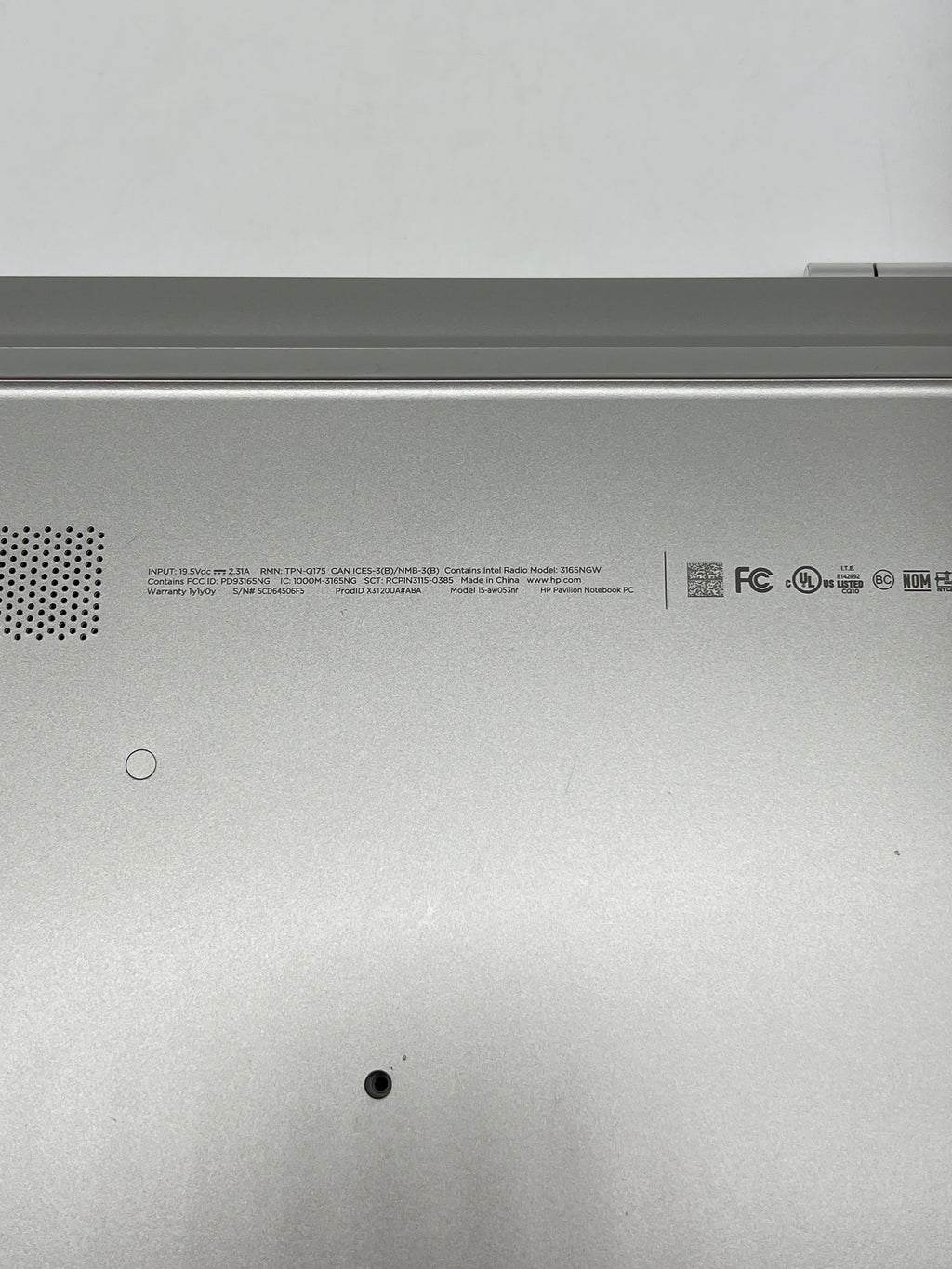 HP Pavilion 15-aw053nr AMD A12-9700P 8GB RAM 1TB HDD - For Parts (Read)