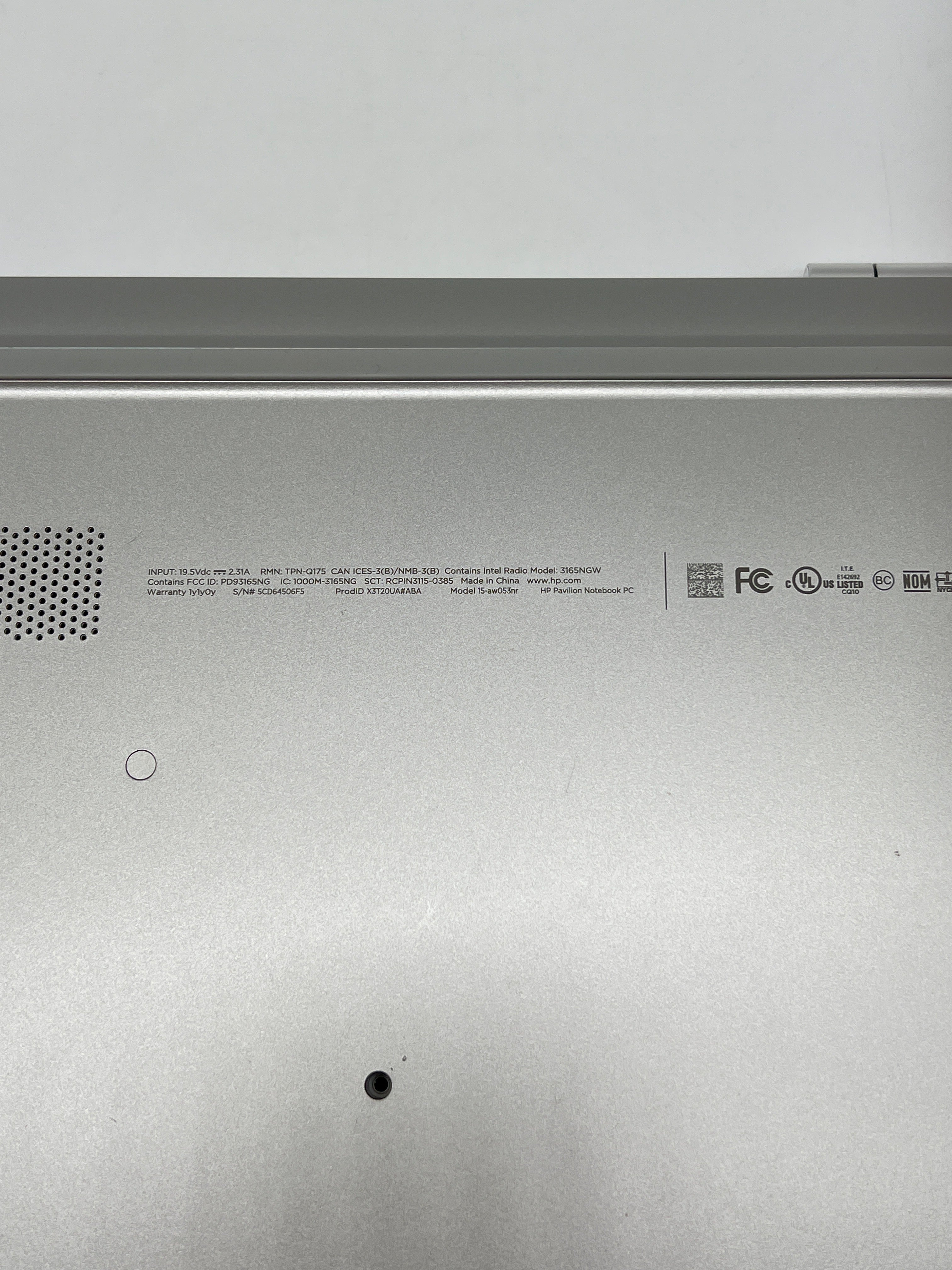 HP Pavilion 15-aw053nr AMD A12-9700P 8GB RAM 1TB HDD - For Parts (Read)
