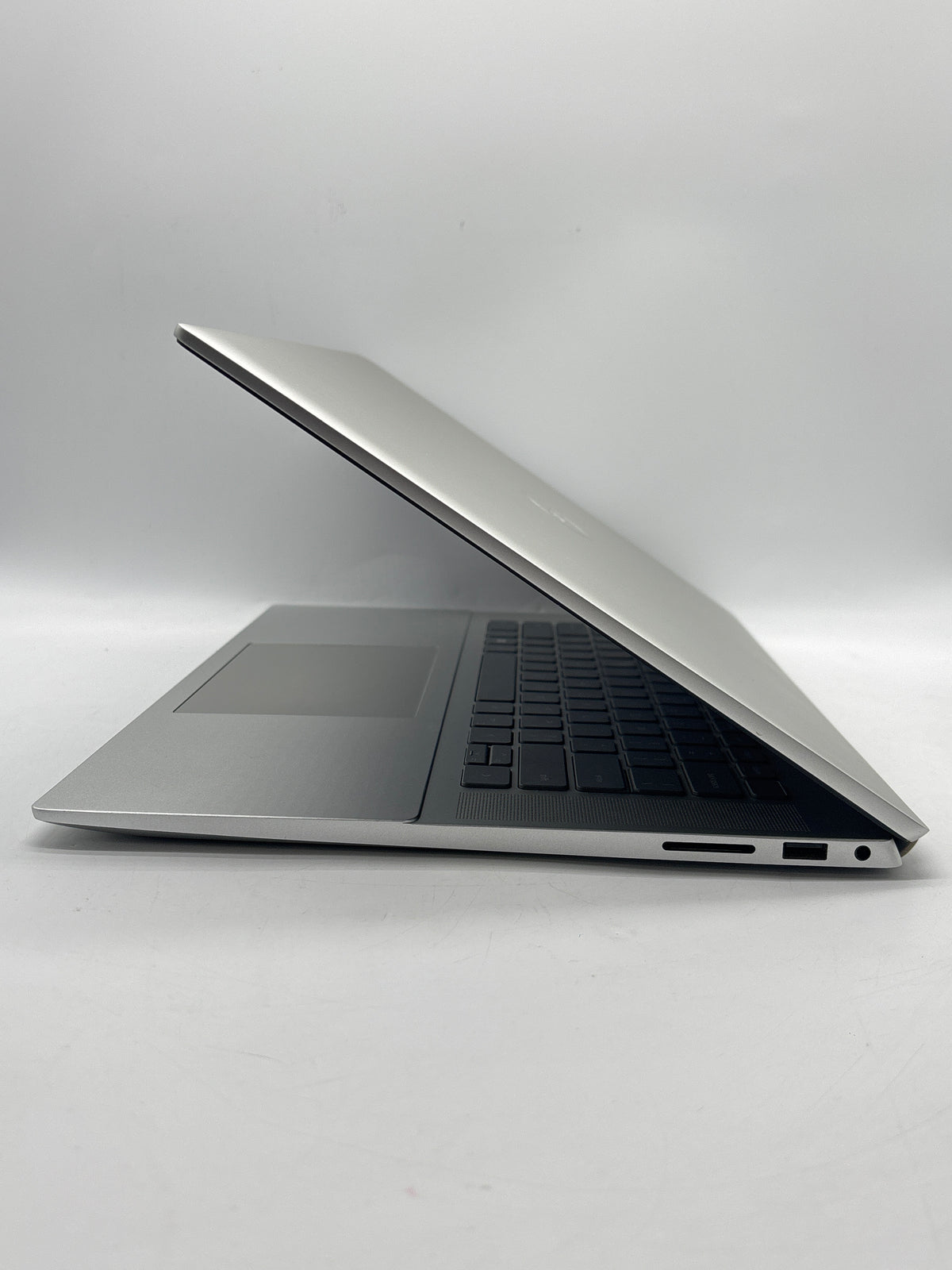 Dell Inspiron 16 5620 16" Intel Core i7-1255U 16GB RAM 512GB SSD MX570A Silver - Used