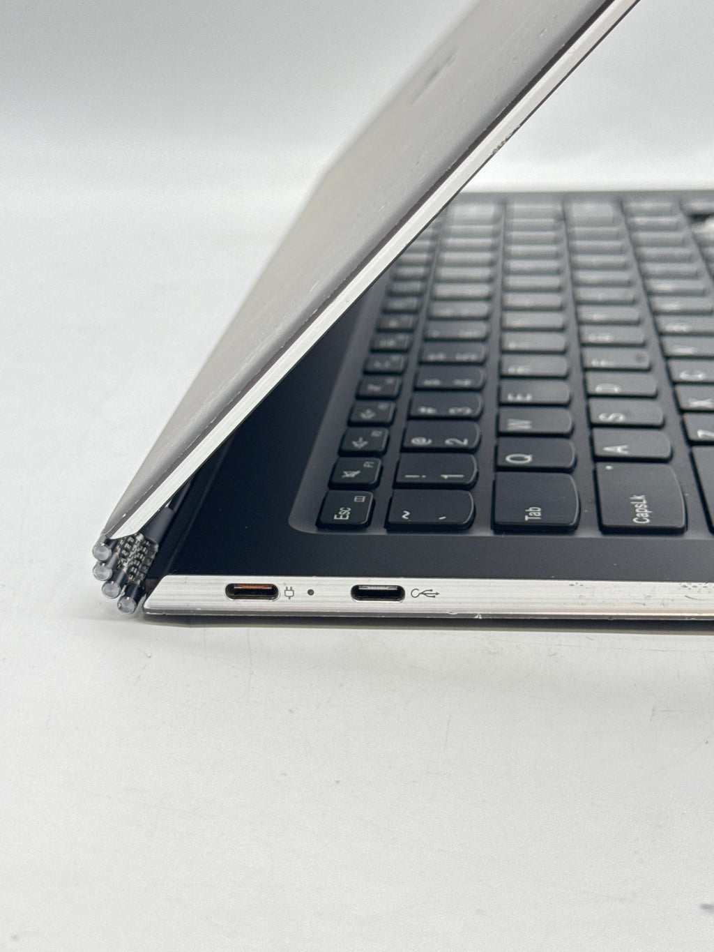 Lenovo Yoga 910-13IKB 13in Core i7 7500U 8GB RAM 256GB SSD - Read