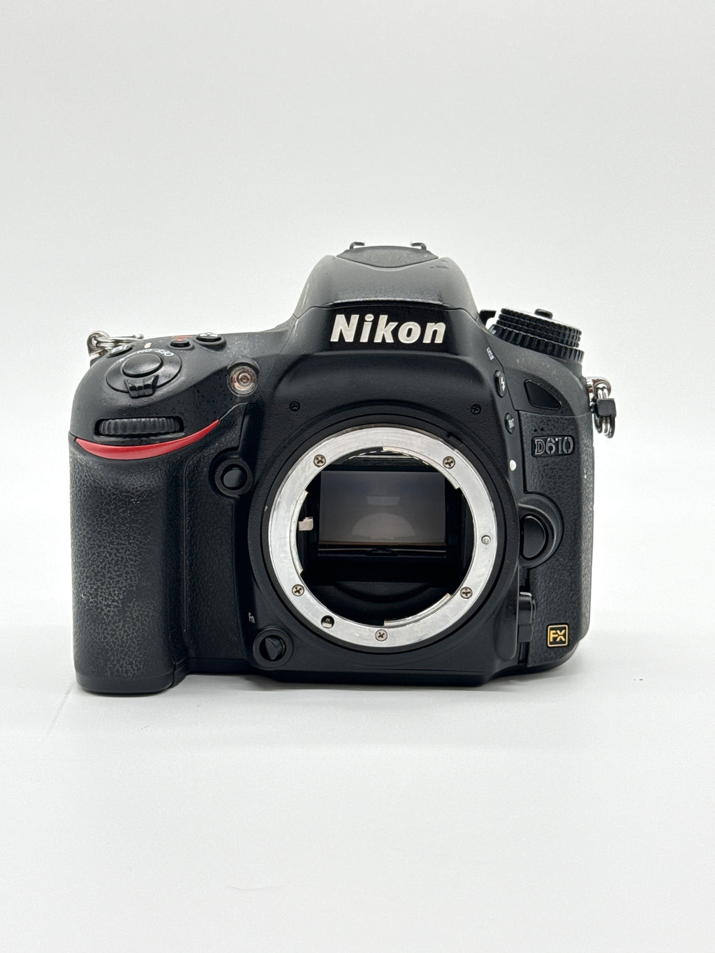 Nikon D610 Digital Camera 24.3MP w/ Nikon 18-70mm Lens (Shutter Count 32285)
