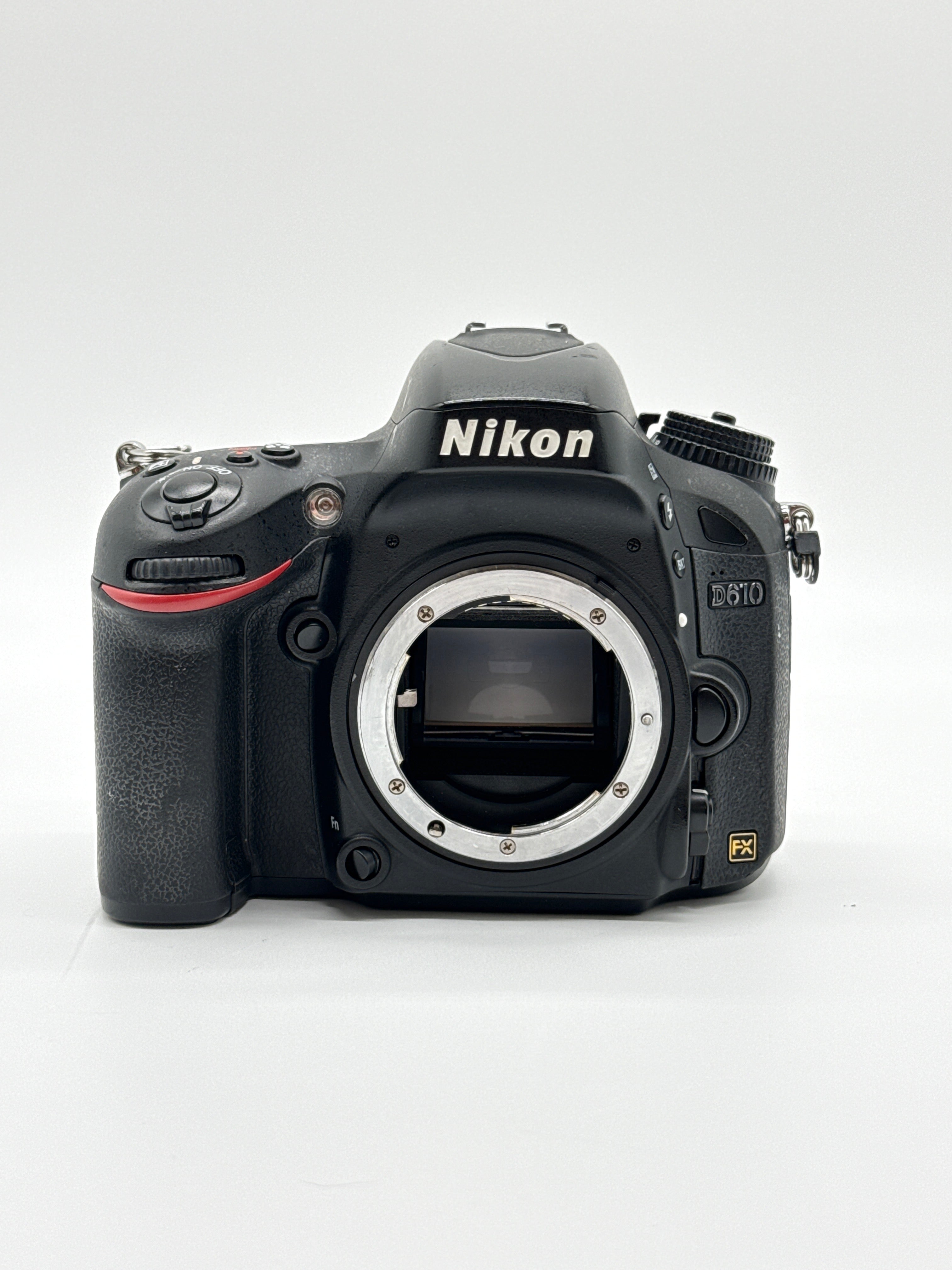 Nikon D610 Digital Camera 24.3MP w/ Nikon 18-70mm Lens (Shutter Count 32285)